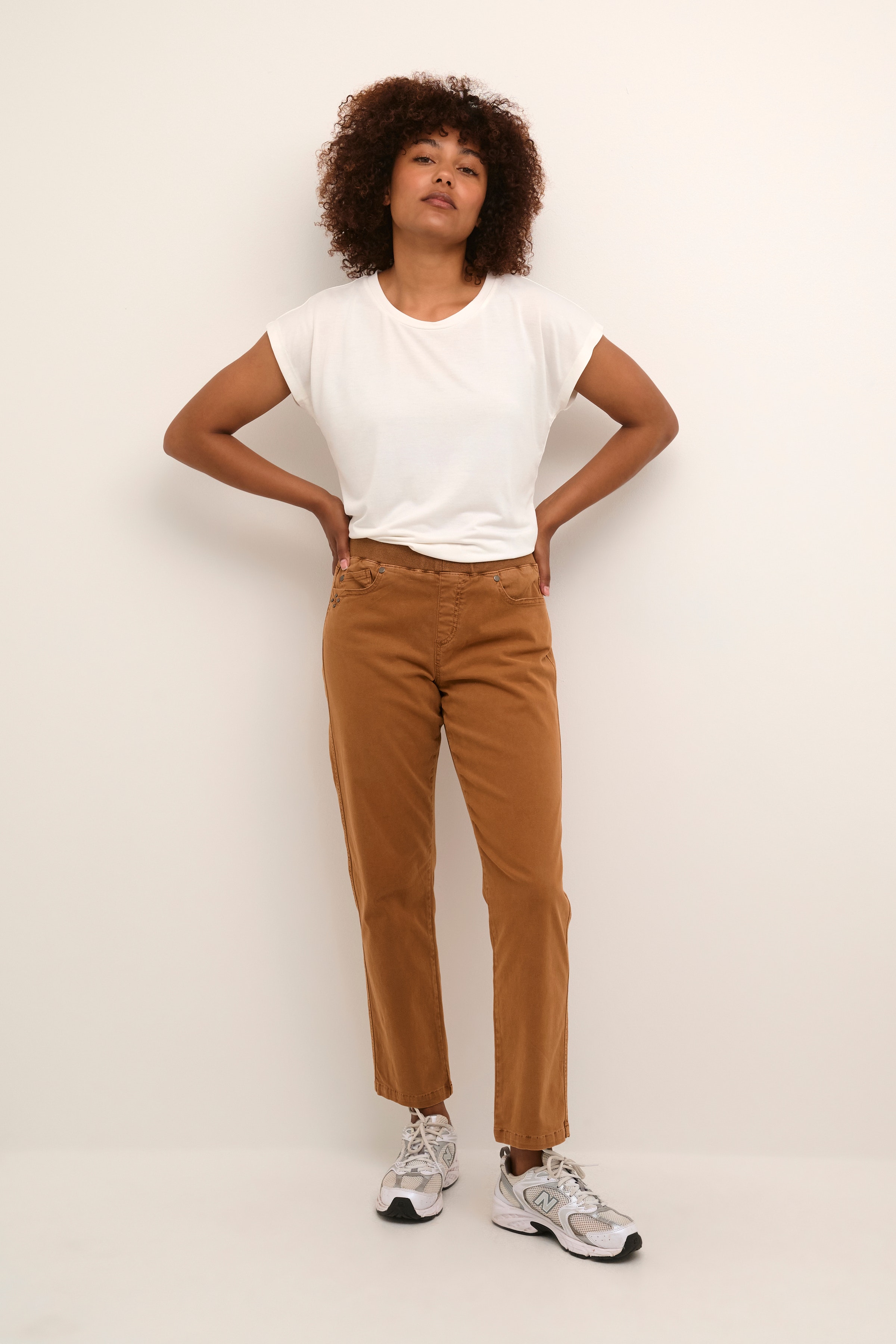 BPhelena Trousers LOOKBOOK FRONT 10590524-180933B