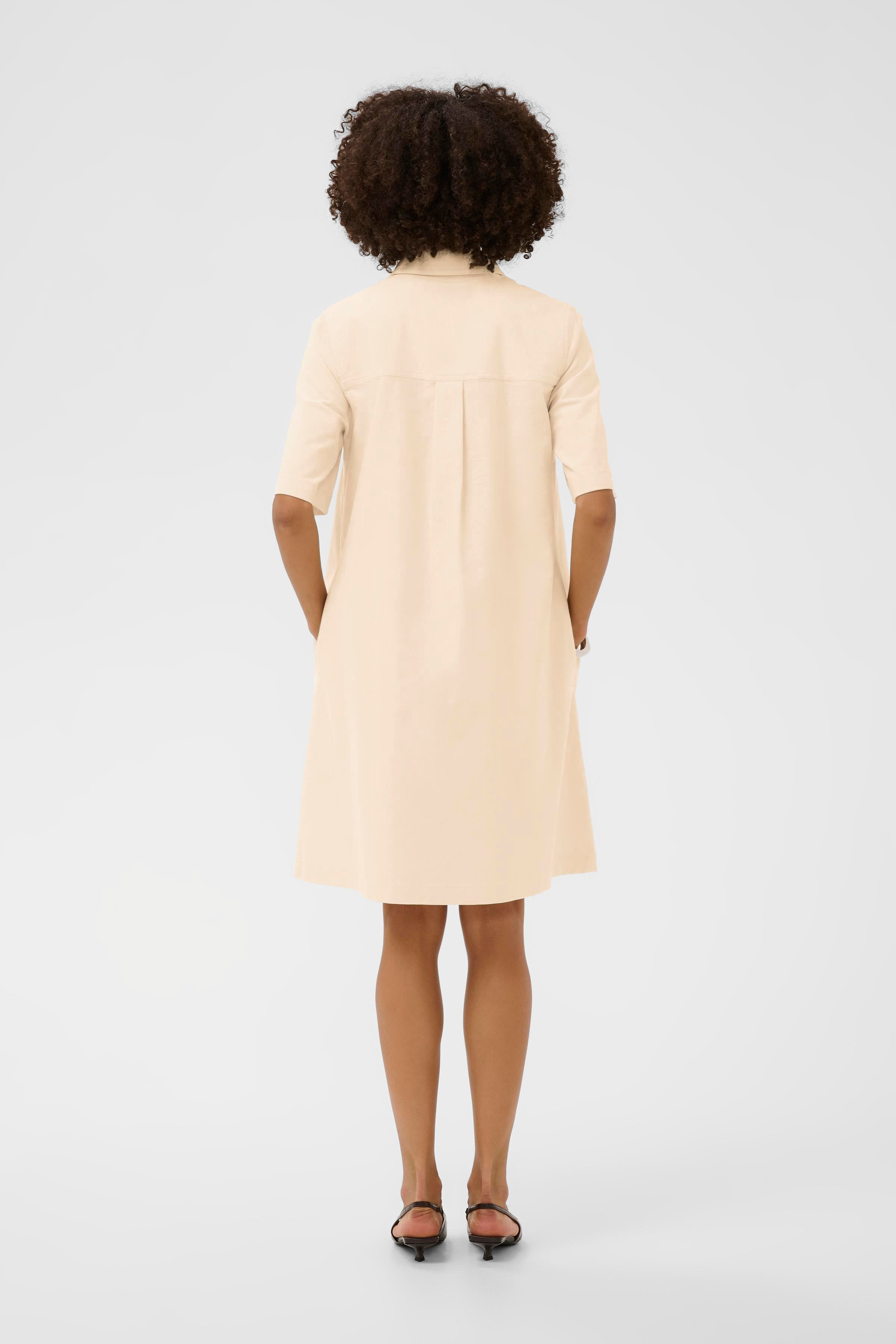 CUbetonia Kordfløyelkjole LOOKBOOK BACK 50112812-120304