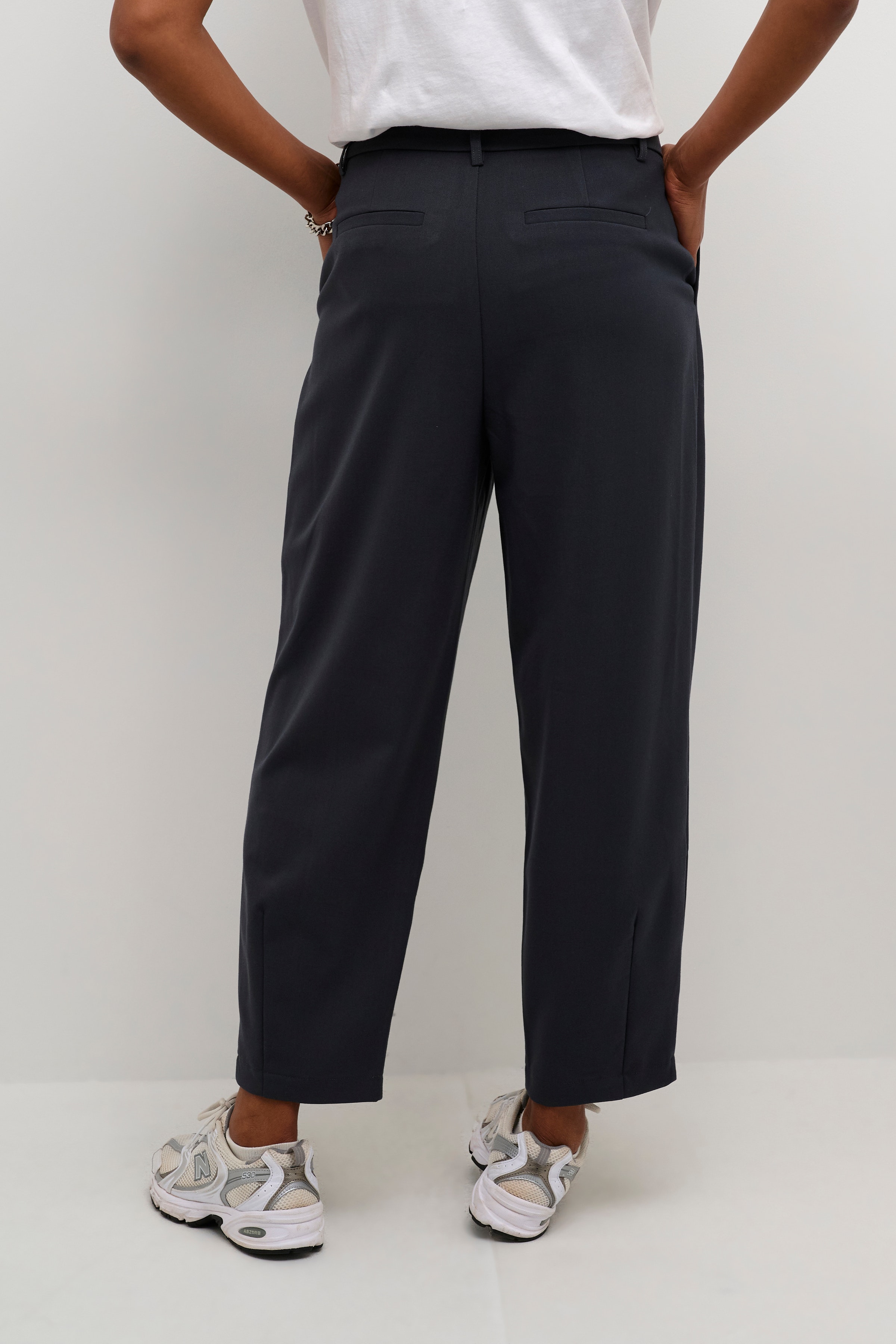 KAmerle Trousers LOOKBOOK BACK 10504769-190205