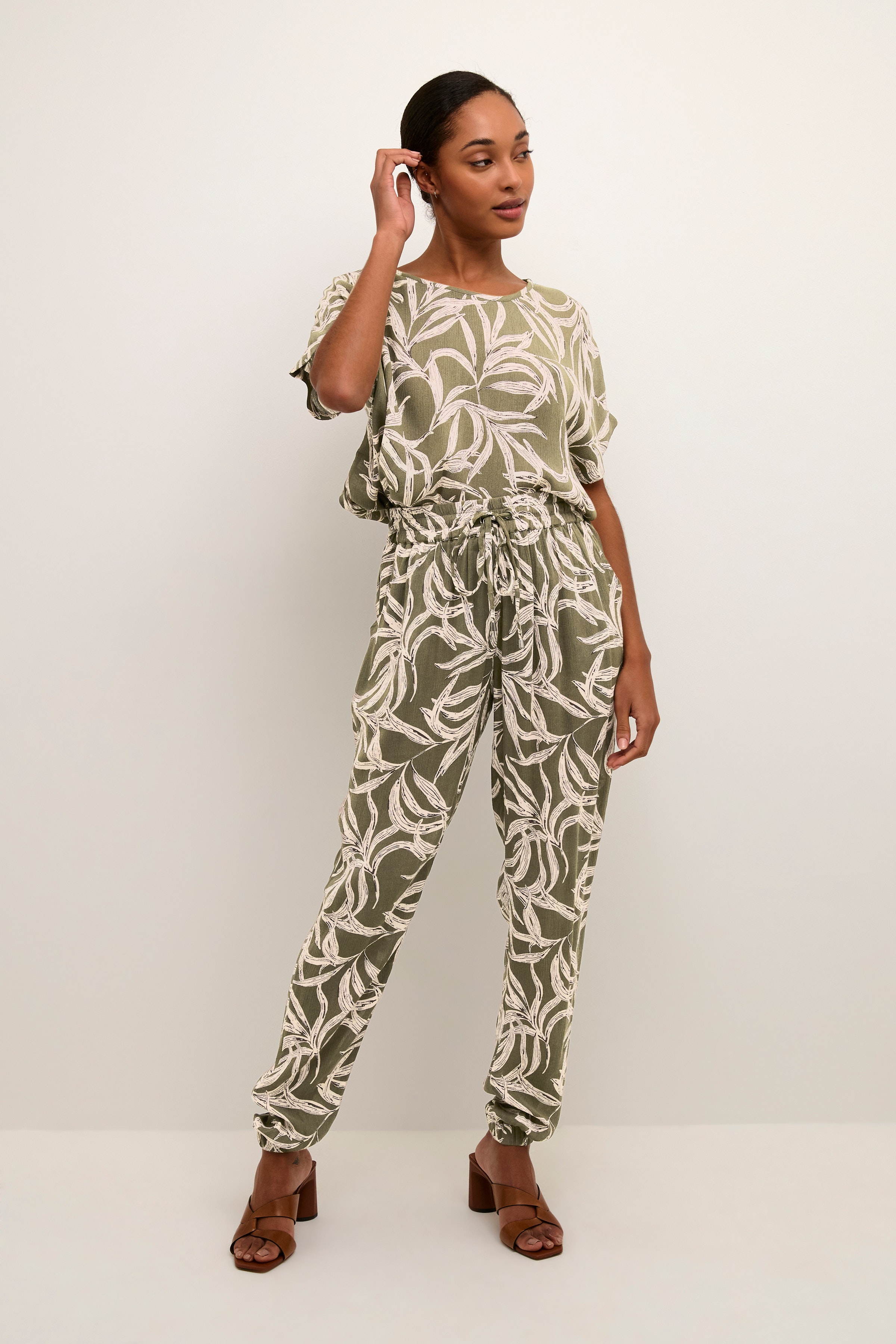 KAlokia Trousers LOOKBOOK FRONT 10551866-104902