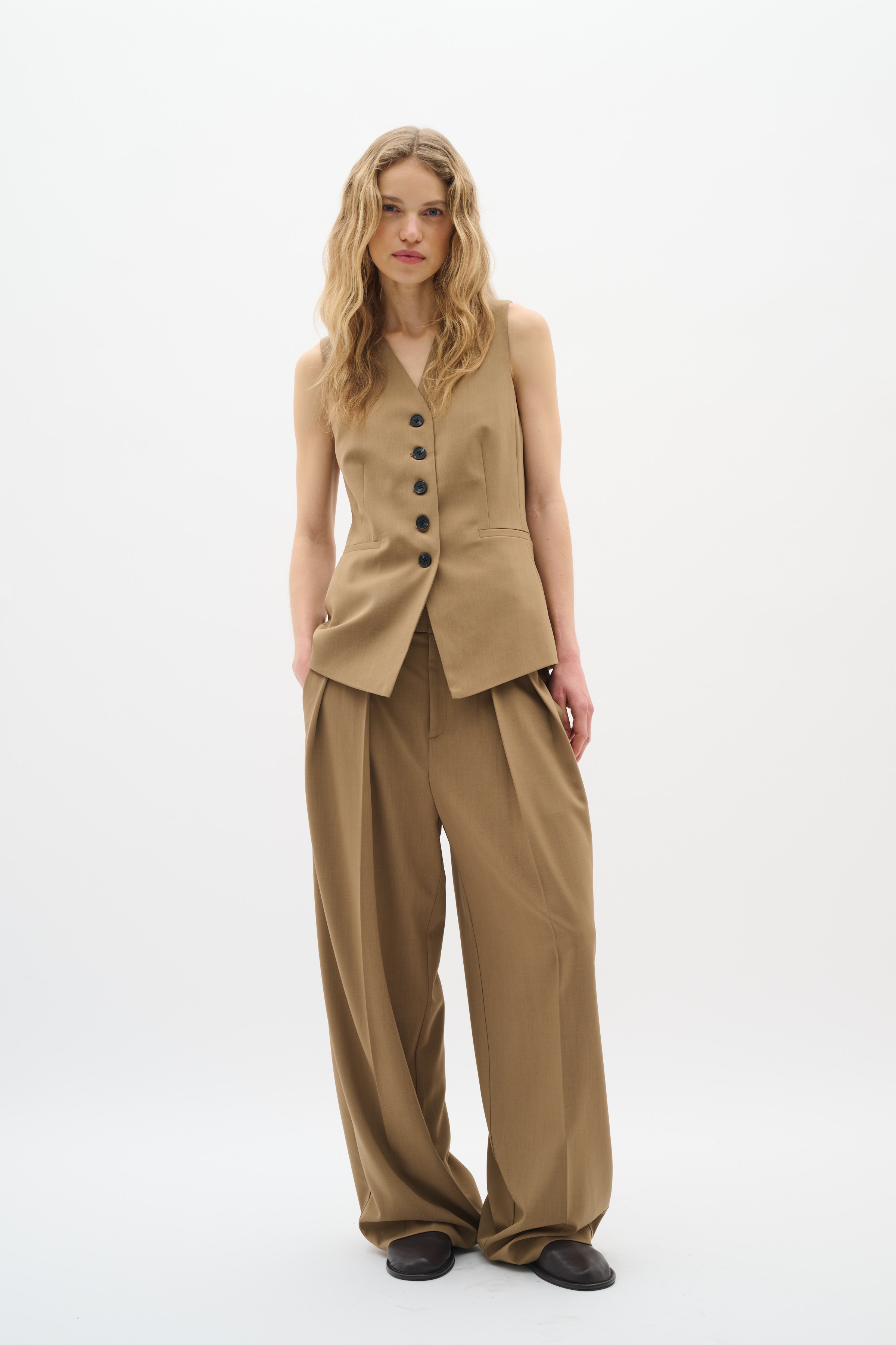 BriettaIW Waistcoat LOOKBOOK FRONT 30110961-1808401