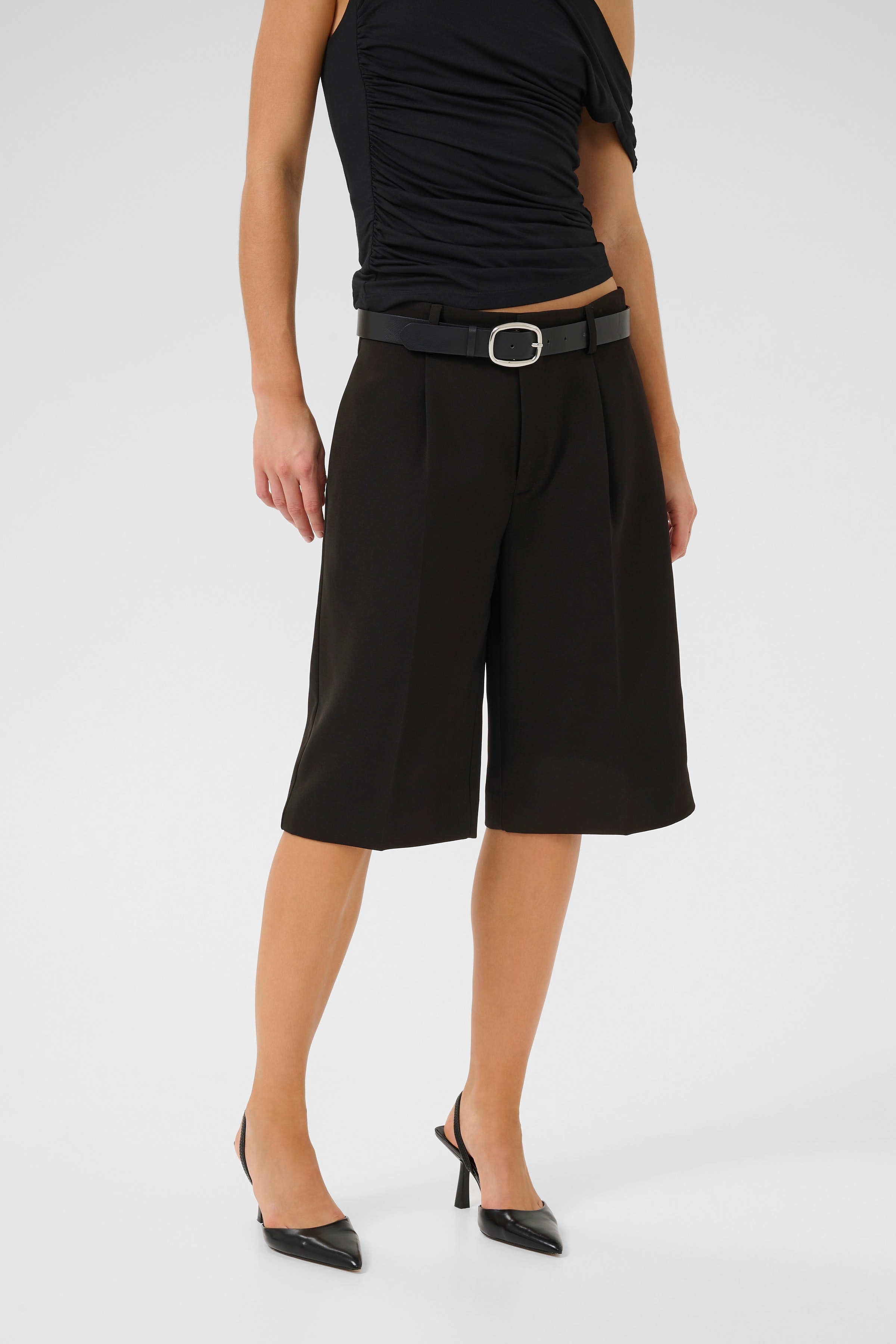 YolaMW Bermuda Shorts LOOKBOOK FRONT 10705145-100031