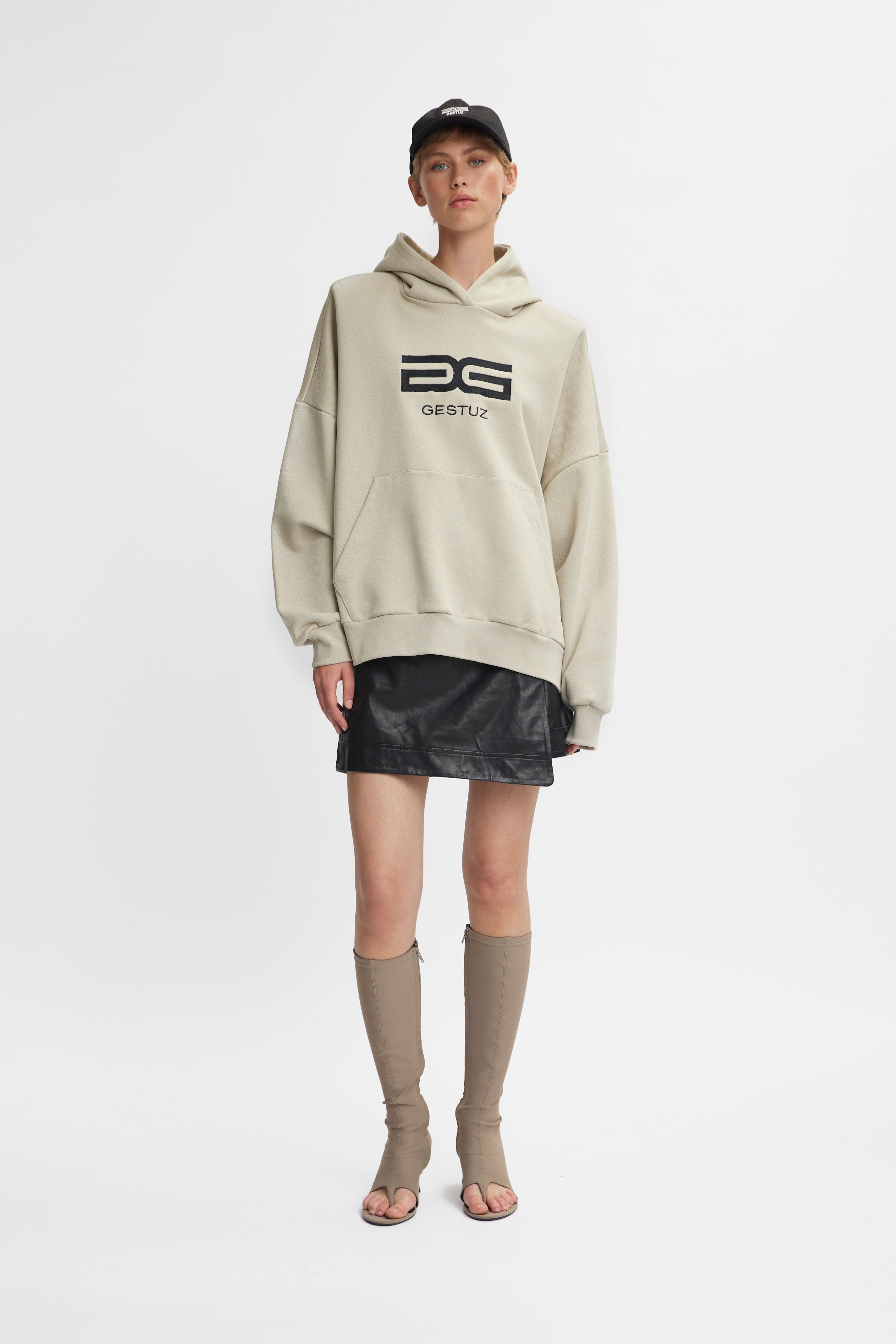 SweallyGZ Hoodie LOOKBOOK FRONT 10908992-146408