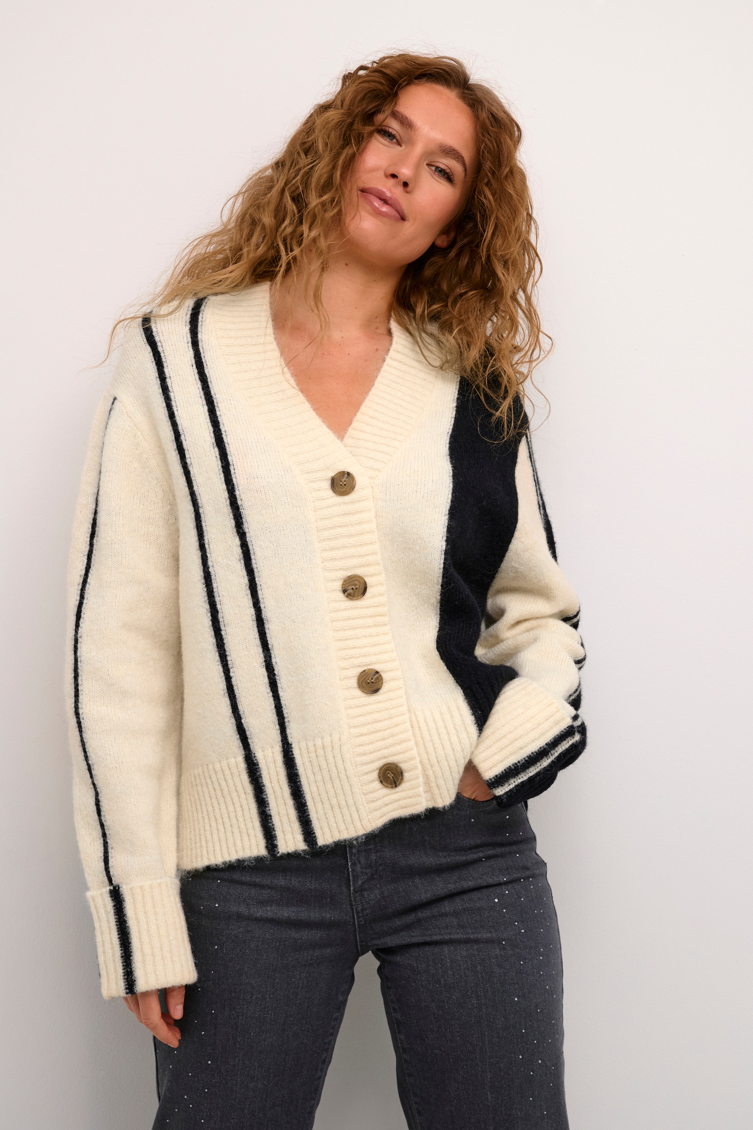 CUreese Cardigan LOOKBOOK FRONT 50111243-106688