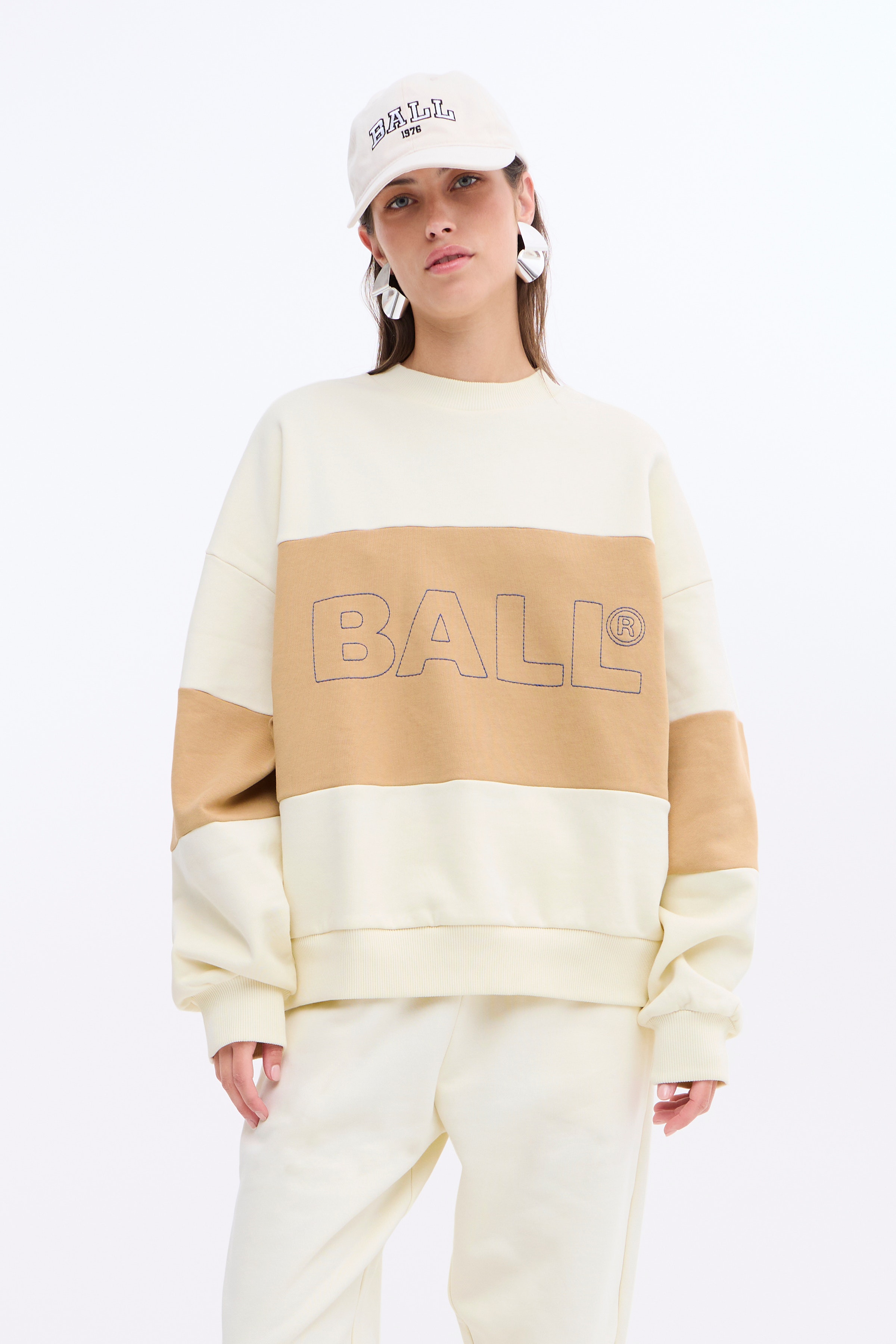 BALL SUMMER CHAIN CREW NECK LOOKBOOK FRONT 50405205-B1010