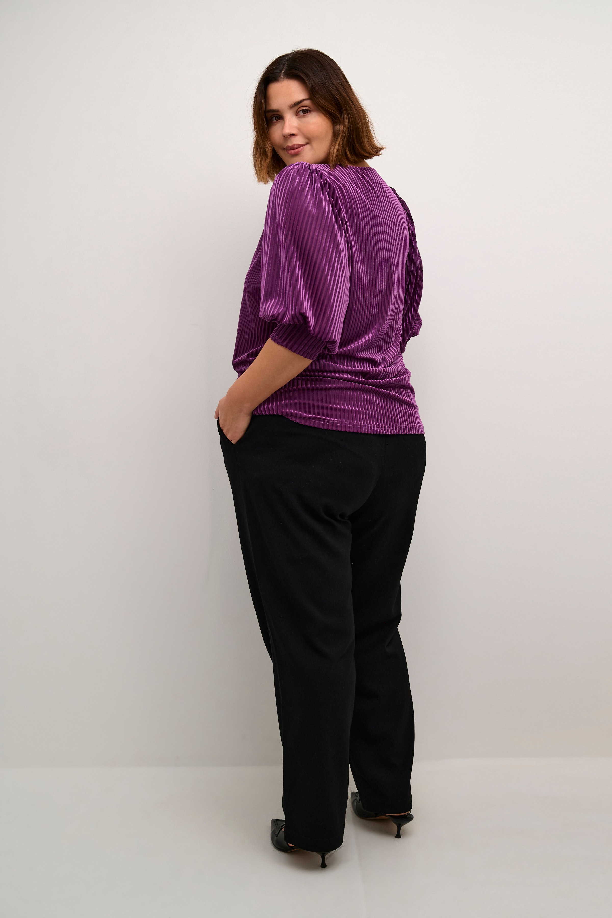 KCcacanna Velour Blouse LOOKBOOK BACK 10581210-106795