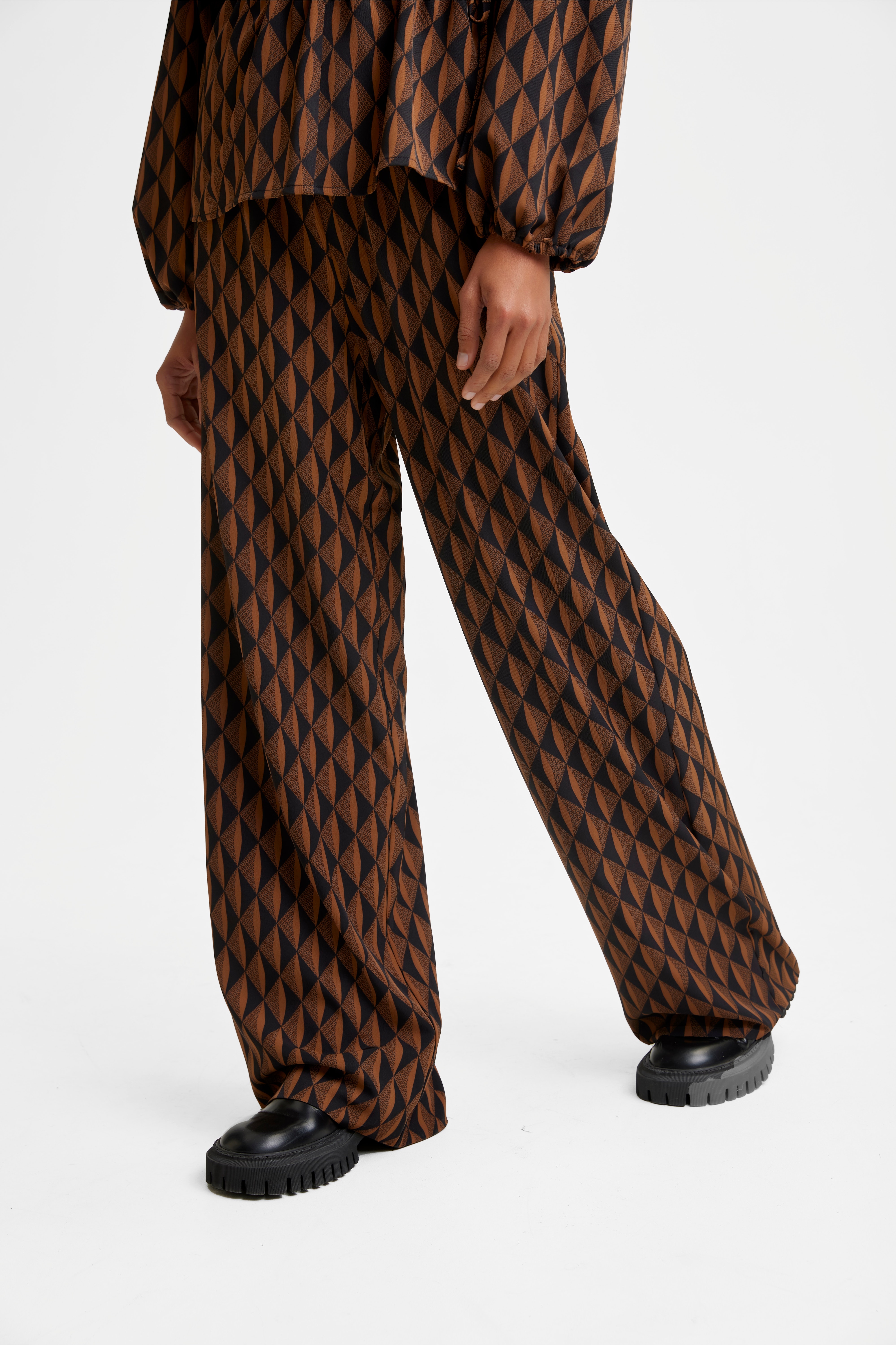 LithildeGZ Trousers LOOKBOOK FRONT 10906526-103307