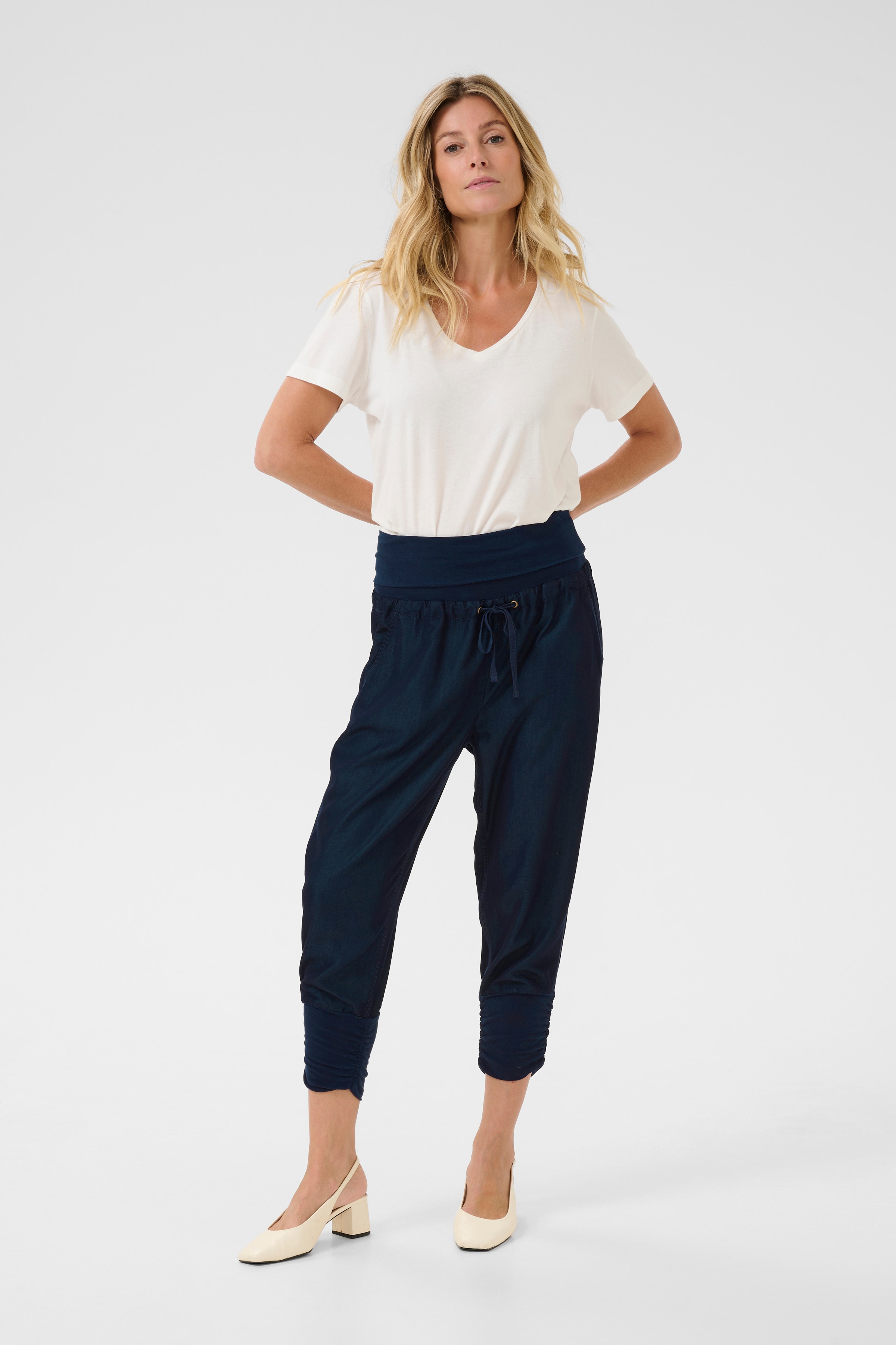 Line Trousers LOOKBOOK FRONT 10604697-193923