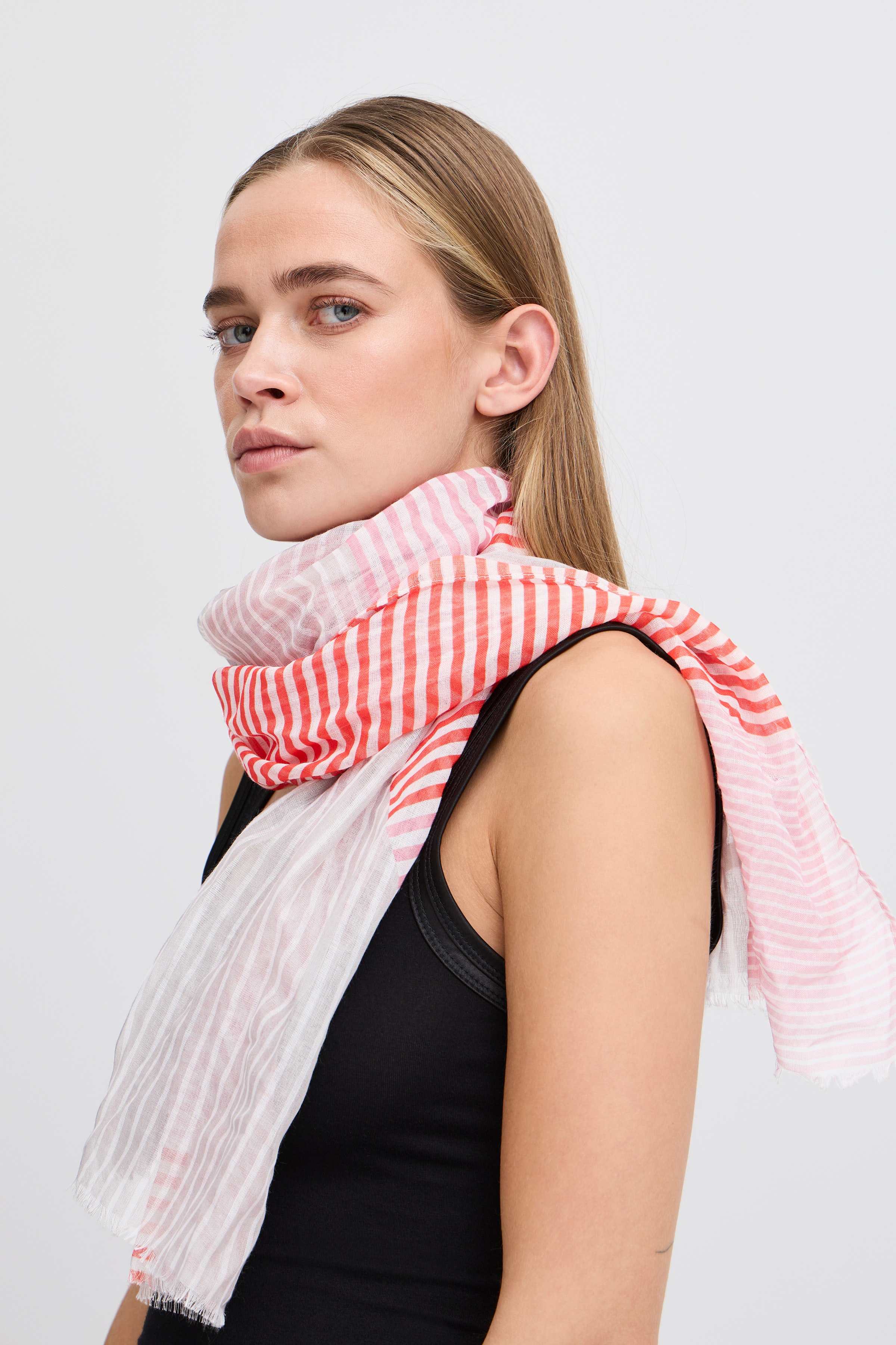 IATARA Scarf LOOKBOOK DETAIL 20122726-171633