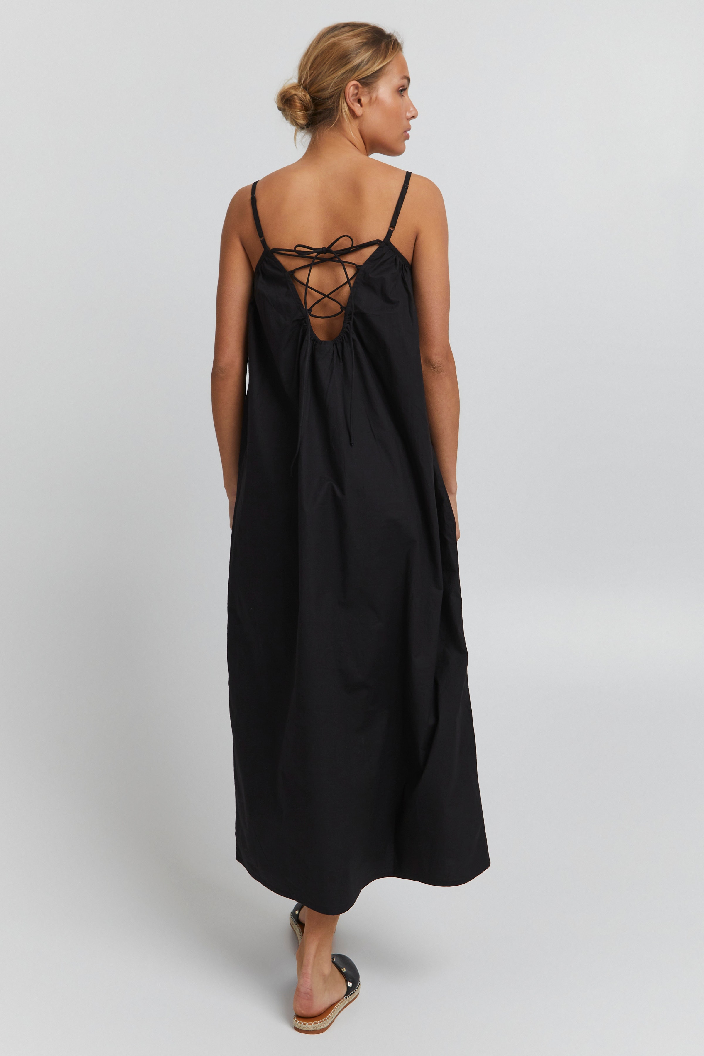 IXPERILLA Kjole LOOKBOOK FRONT 20117883-194008