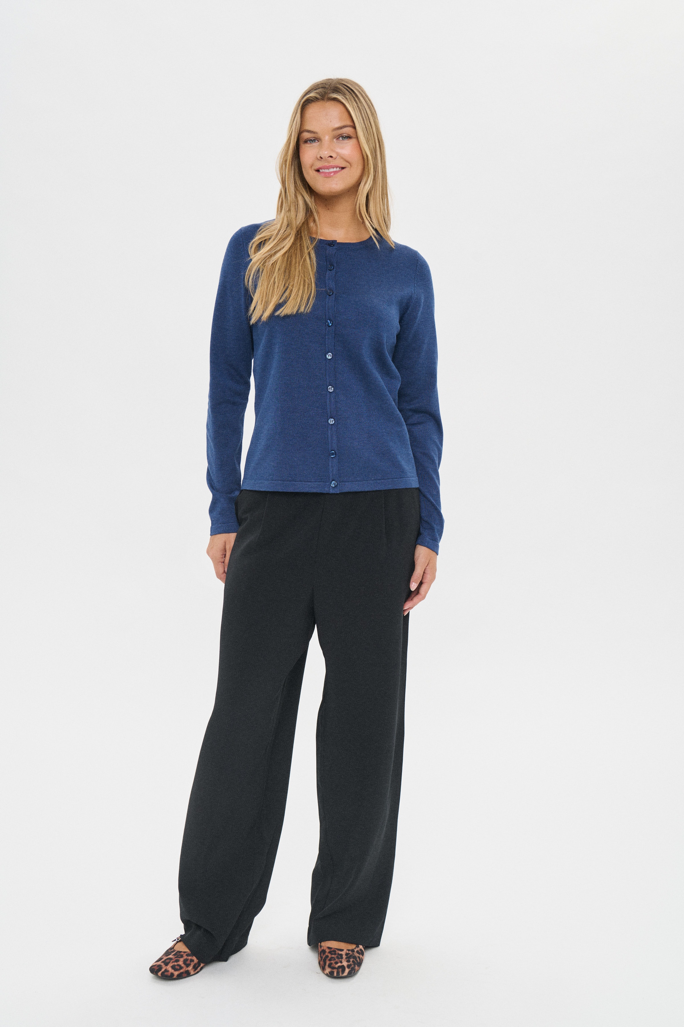 MilaSZ R-Neck Cardigan LOOKBOOK FRONT 30500005-1941111