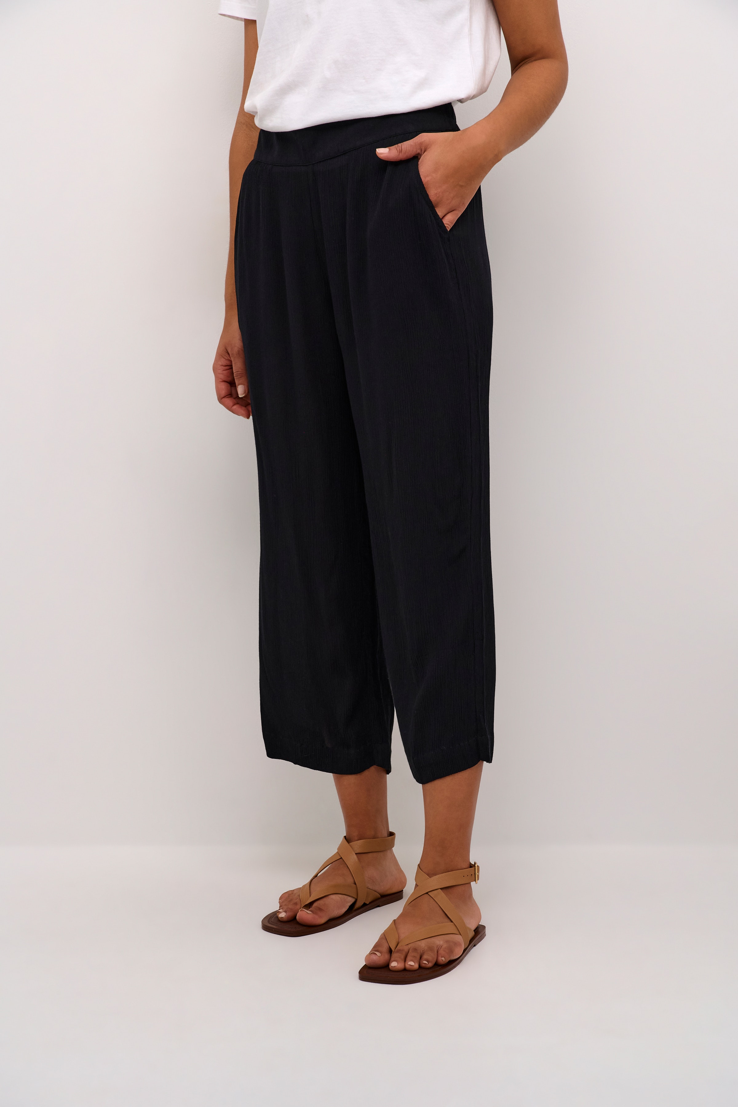 BPulla Trousers LOOKBOOK FRONT 10590456-100121B