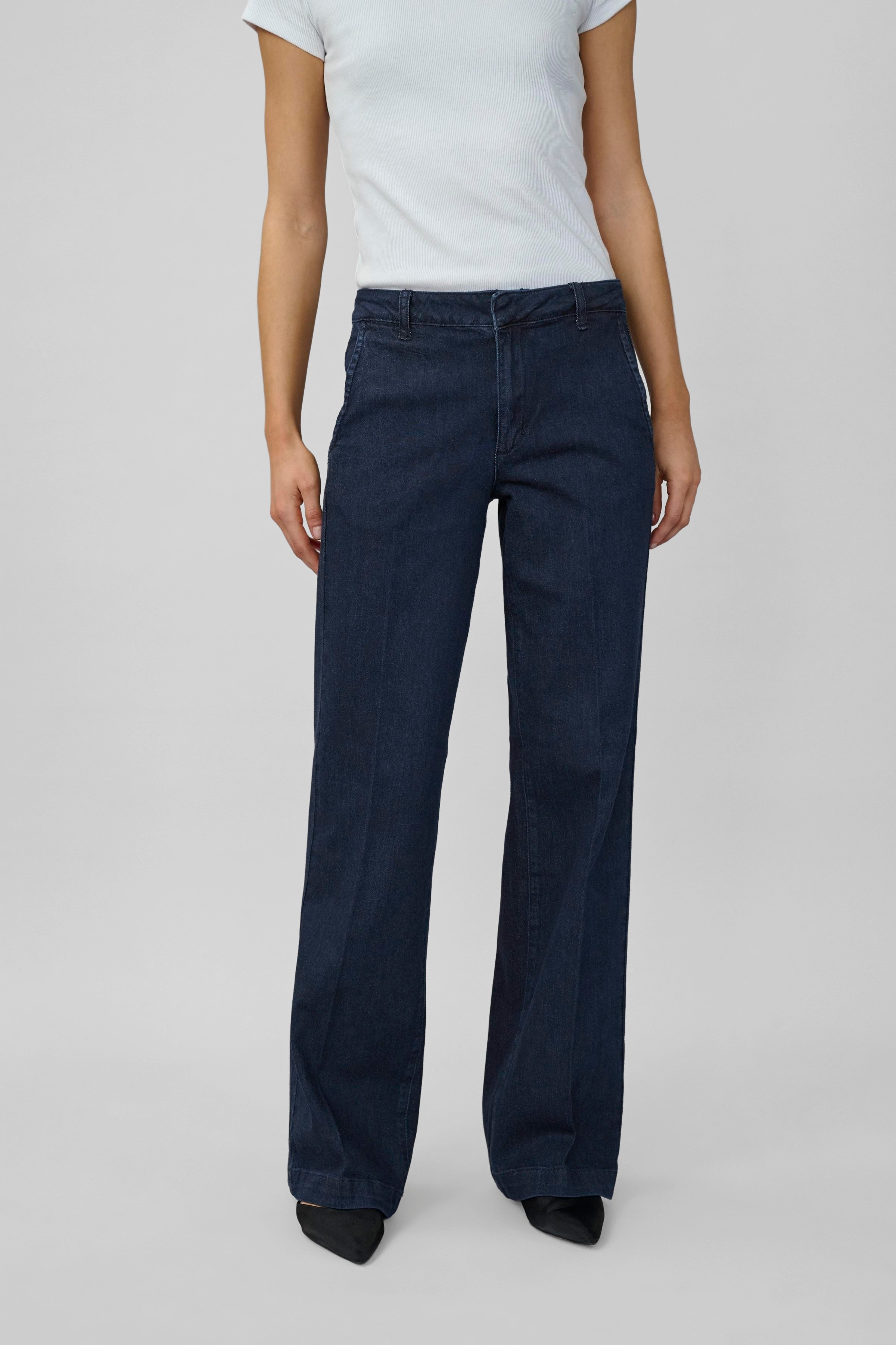 30 THE LARA 115 PANT LOOKBOOK FRONT 10705210-100067