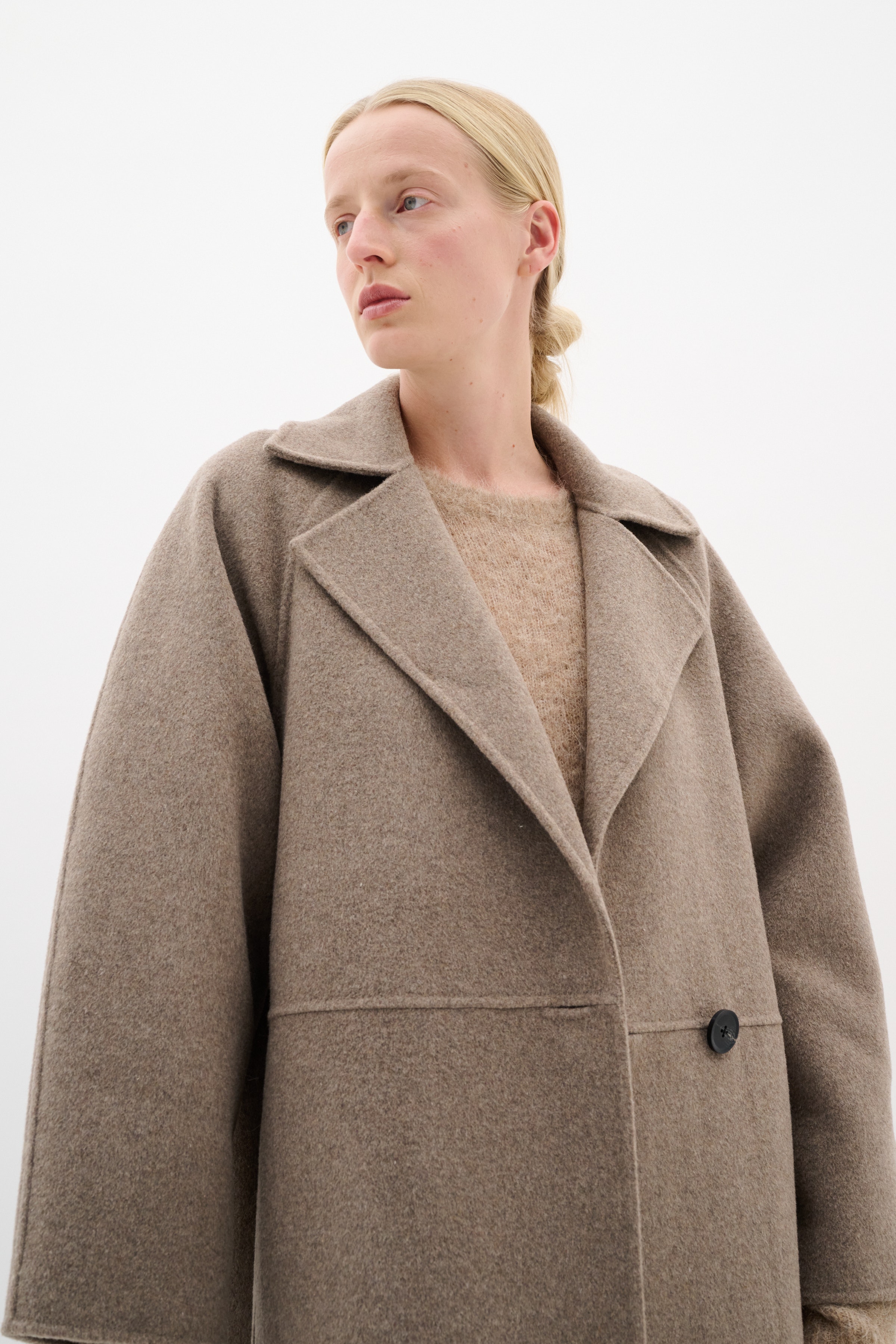 YillaIW Coat LOOKBOOK FRONT 30110608-1813041