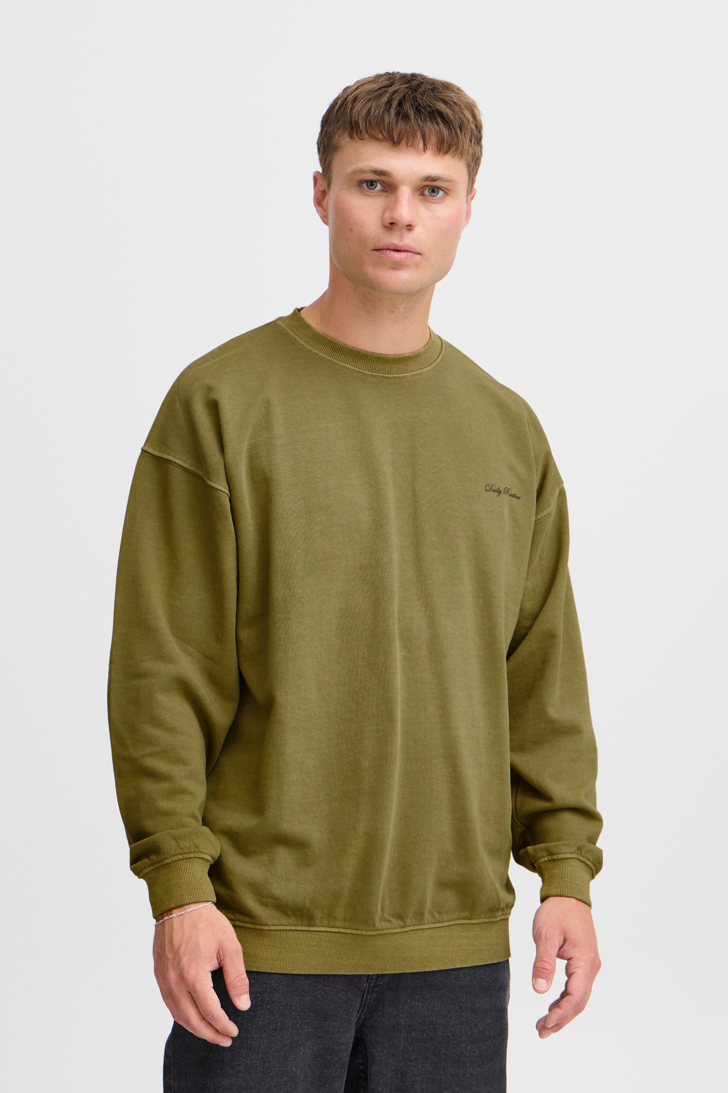 SDMILL Sweatshirt LOOKBOOK FRONT 21108444-180622