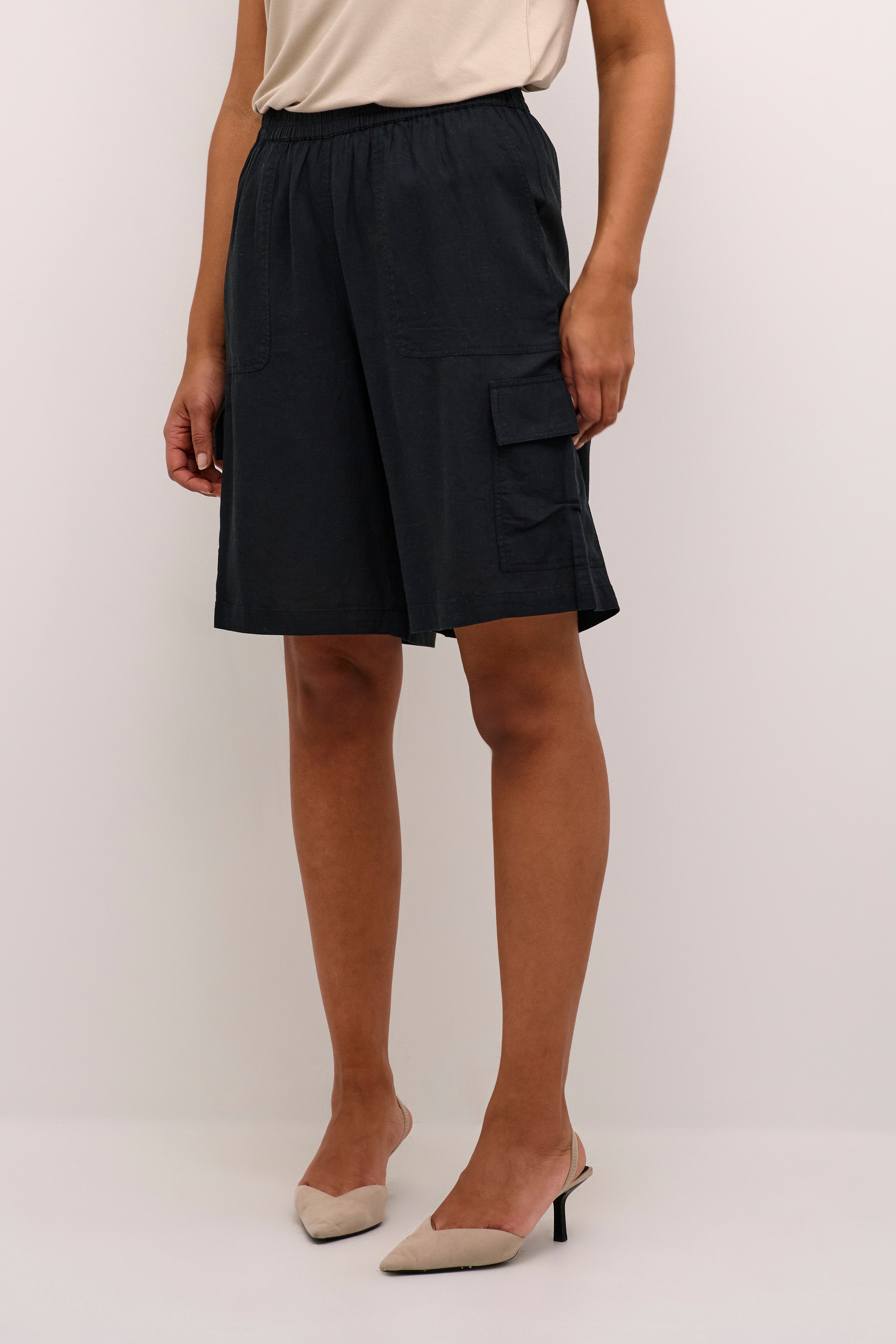 KAmilia Linnen shorts LOOKBOOK FRONT 10508315-100121