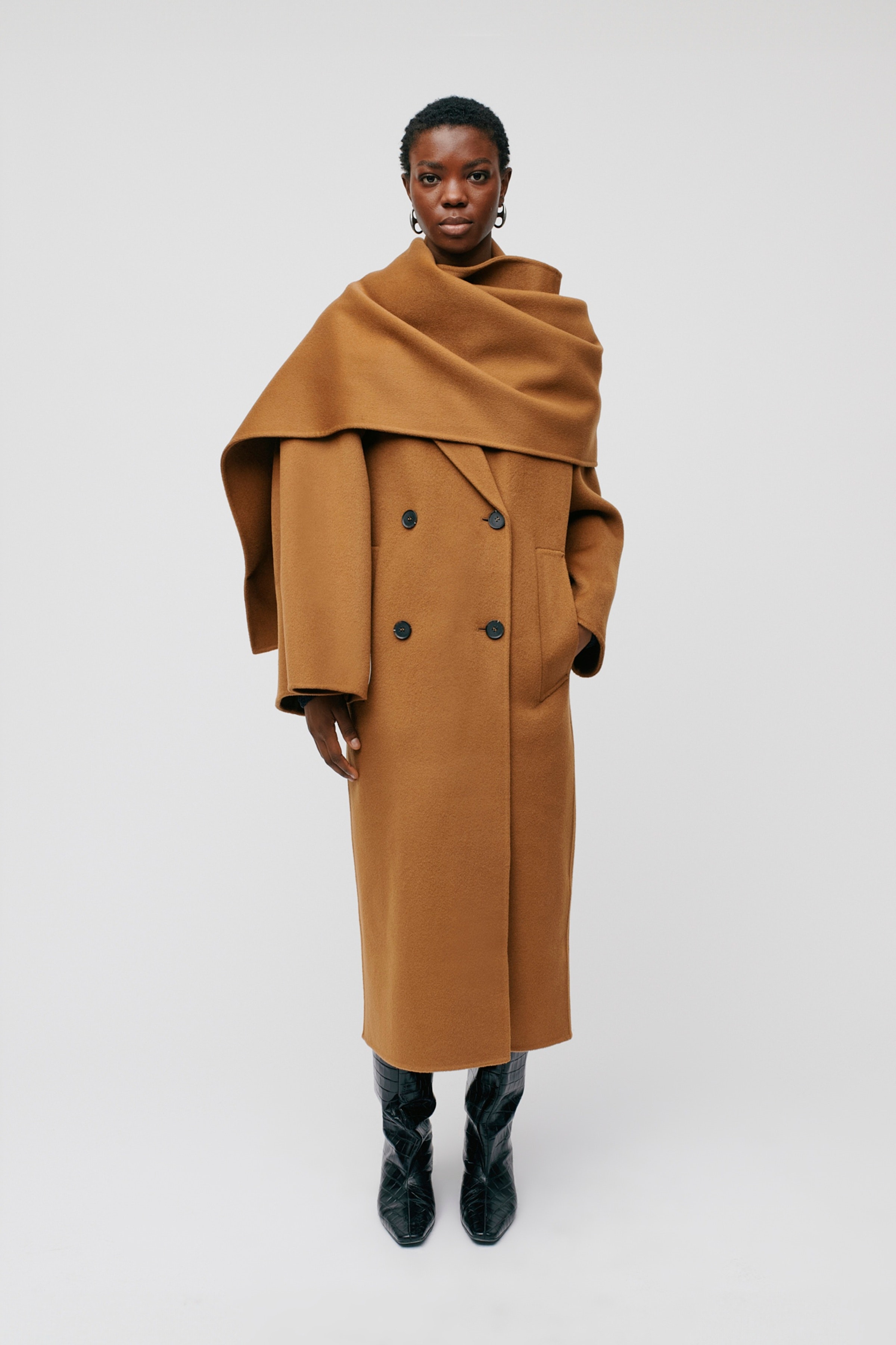 AMY SKJERF LOOKBOOK FRONT 30600714-BR217