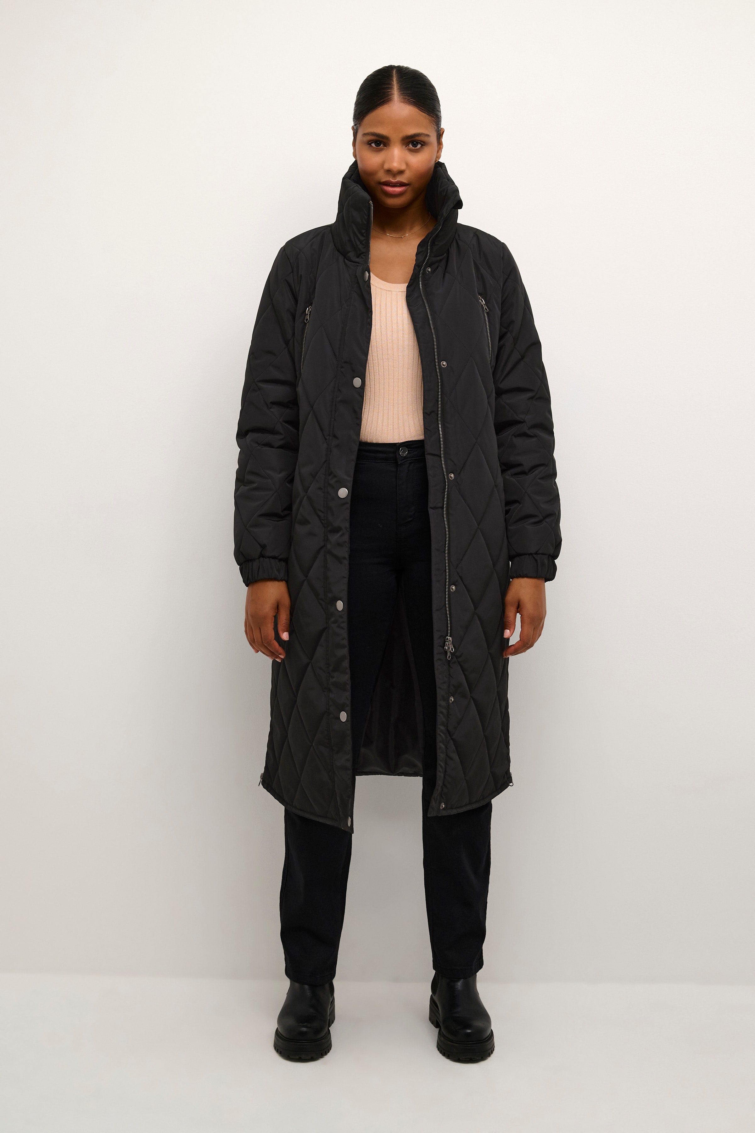 KAlindsay Quiltet Jakke

 LOOKBOOK FRONT 10507667-100121