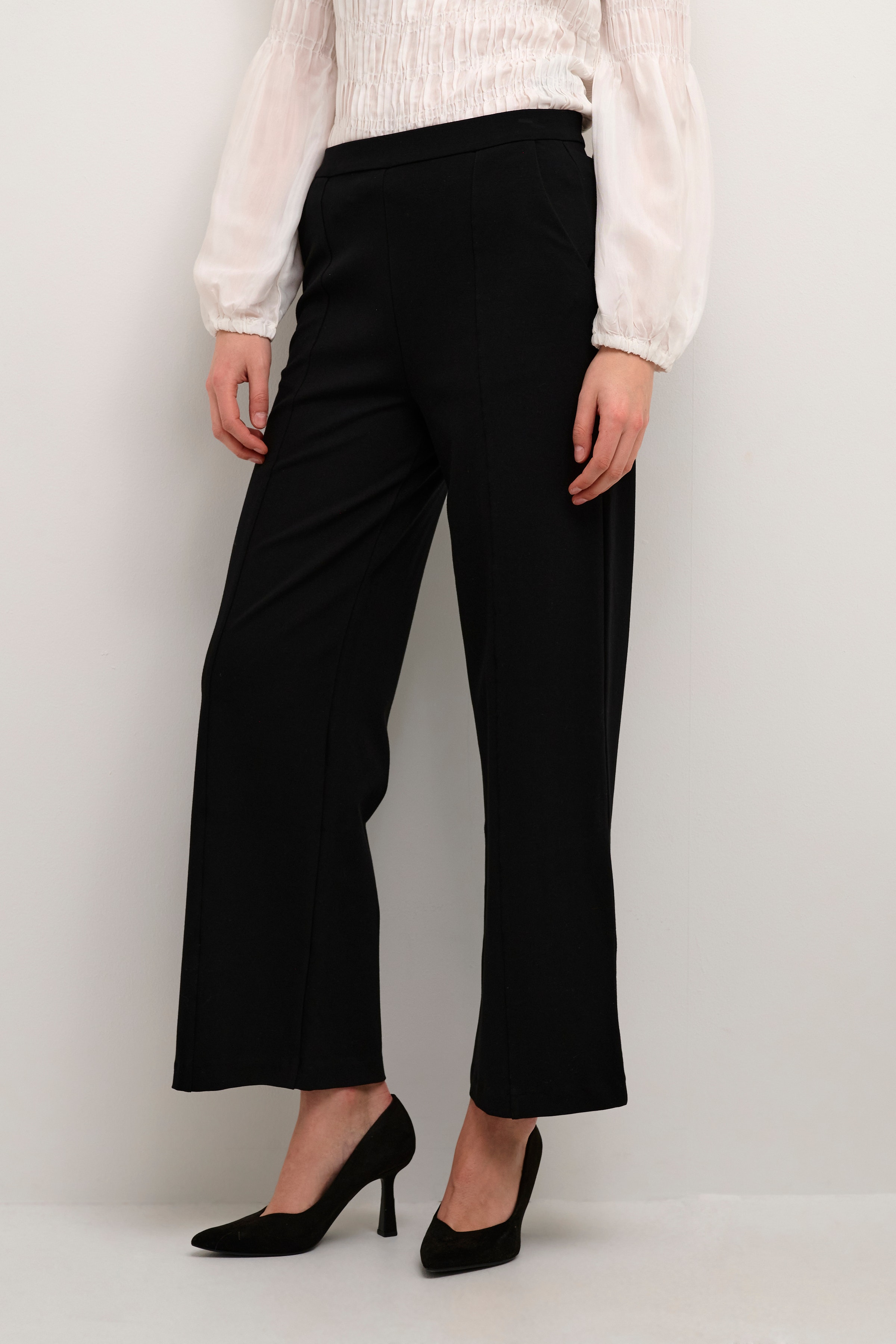 CRSaila Trousers LOOKBOOK FRONT 10611841-100120