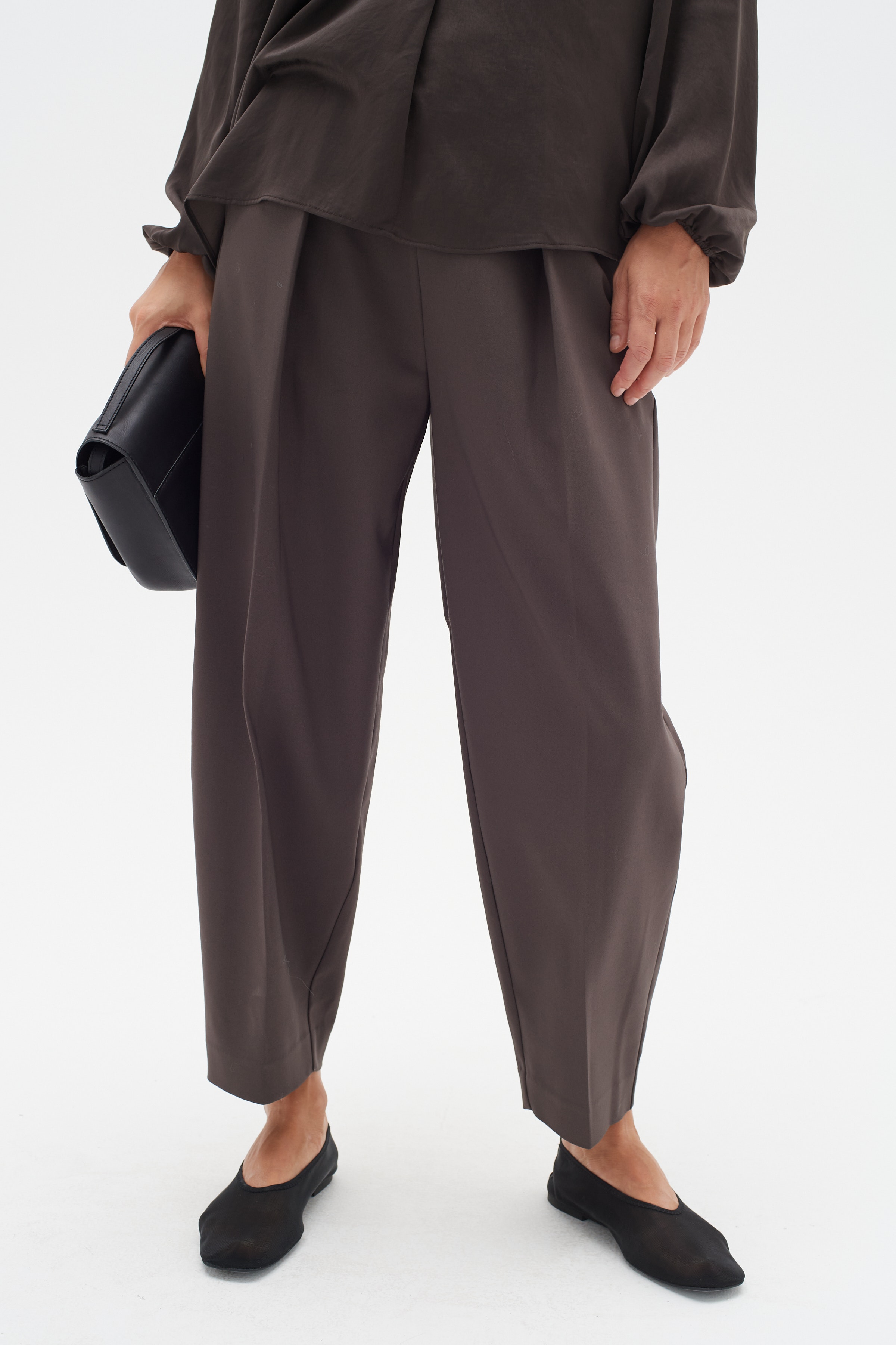 ZellaIW Barrel Trousers LOOKBOOK FRONT 30107207-190910