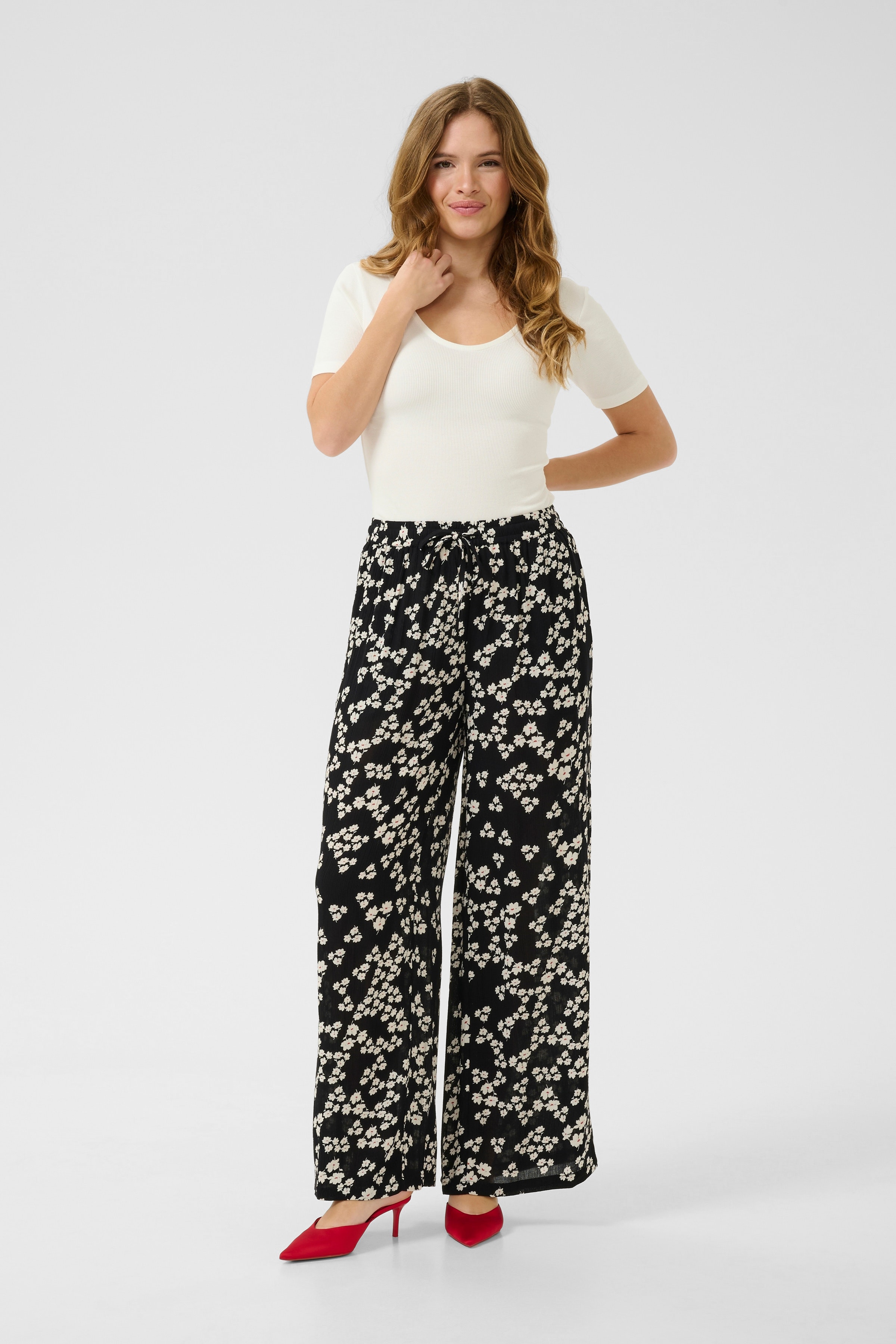 KAthora Trousers LOOKBOOK FRONT 10510037-107561