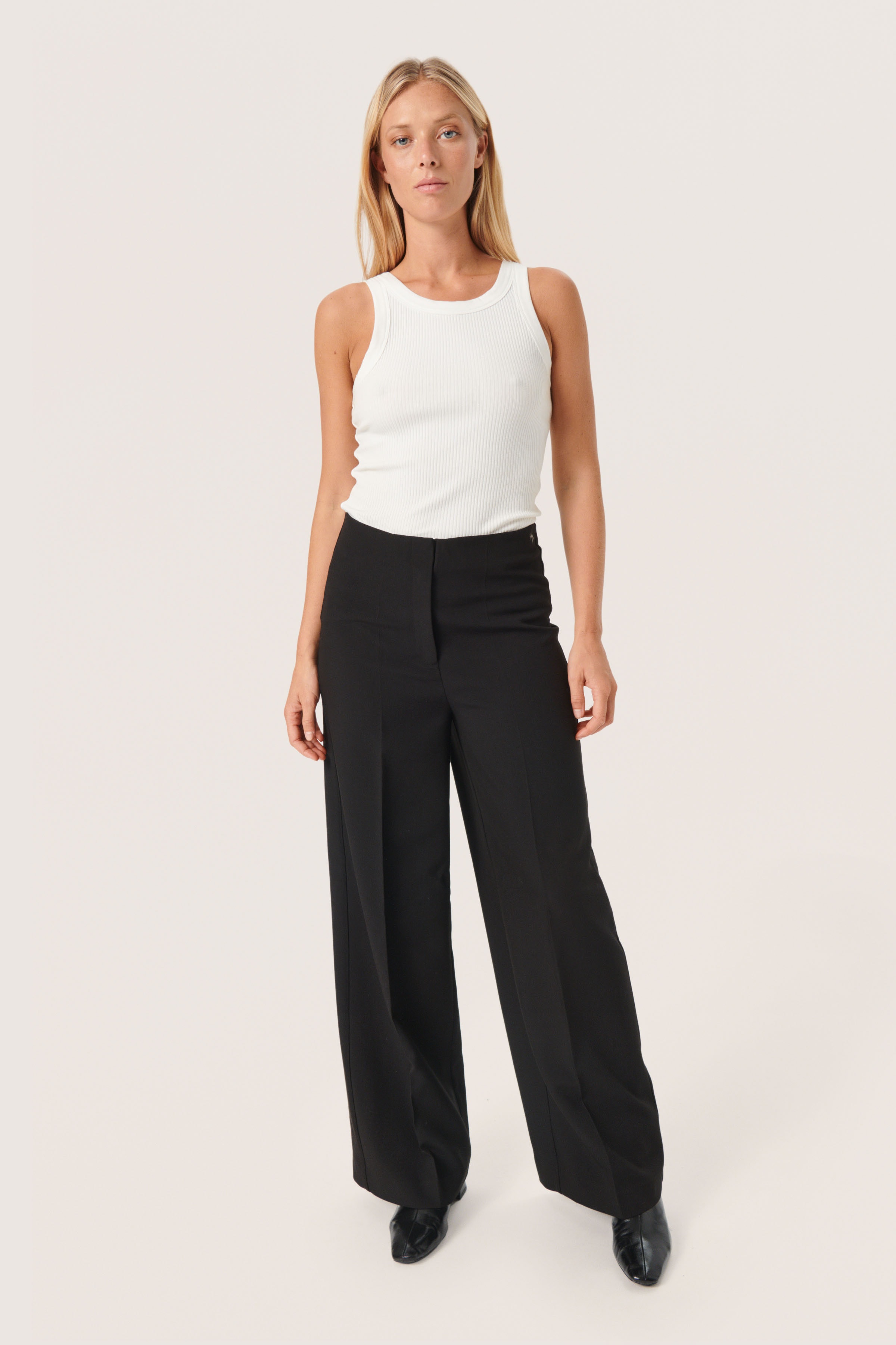 SLCorinne Wide Hose LOOKBOOK FRONT 30407228-40050