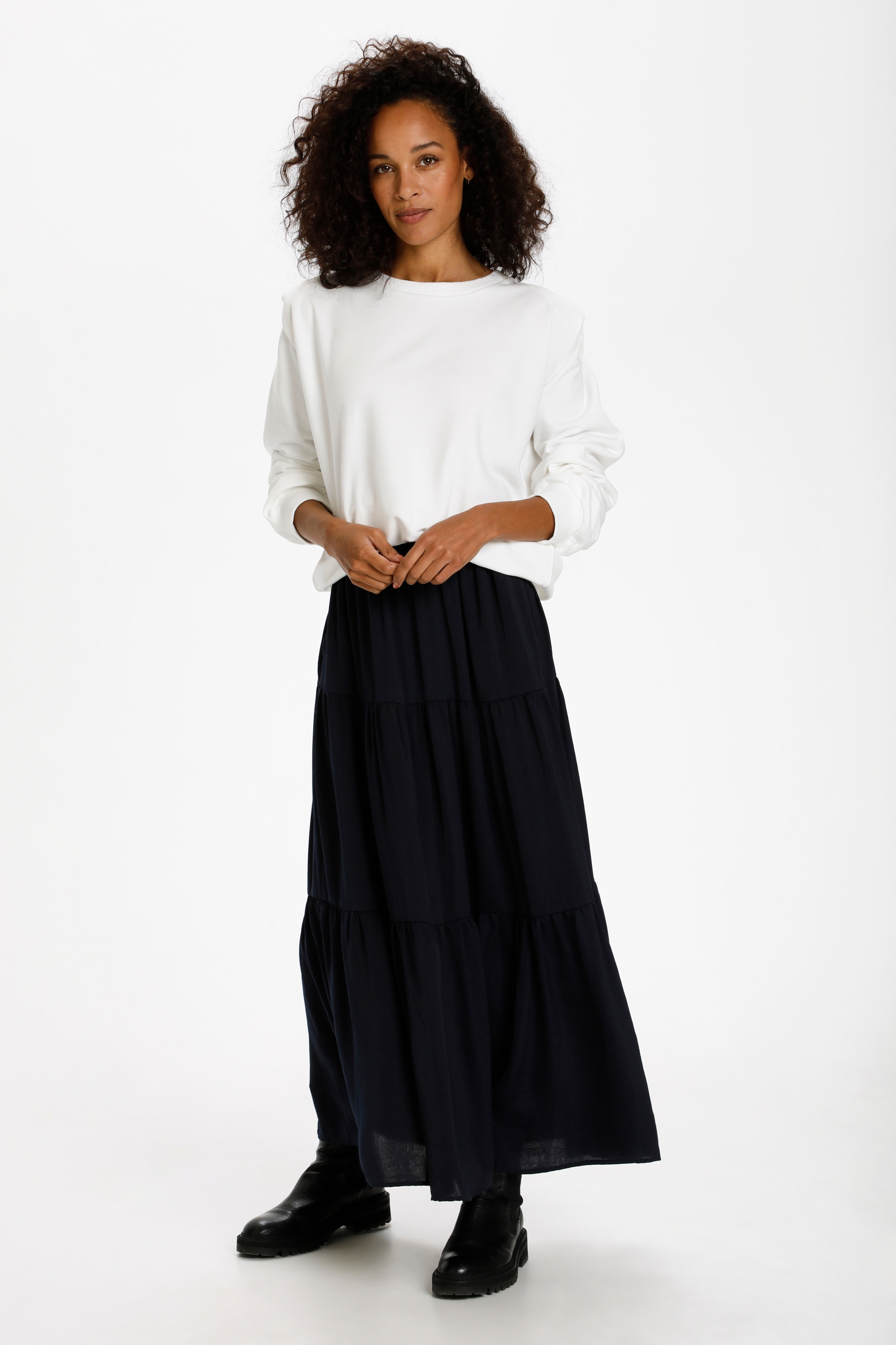 KAvelly Sweatshirt LOOKBOOK FRONT 10505614-110602