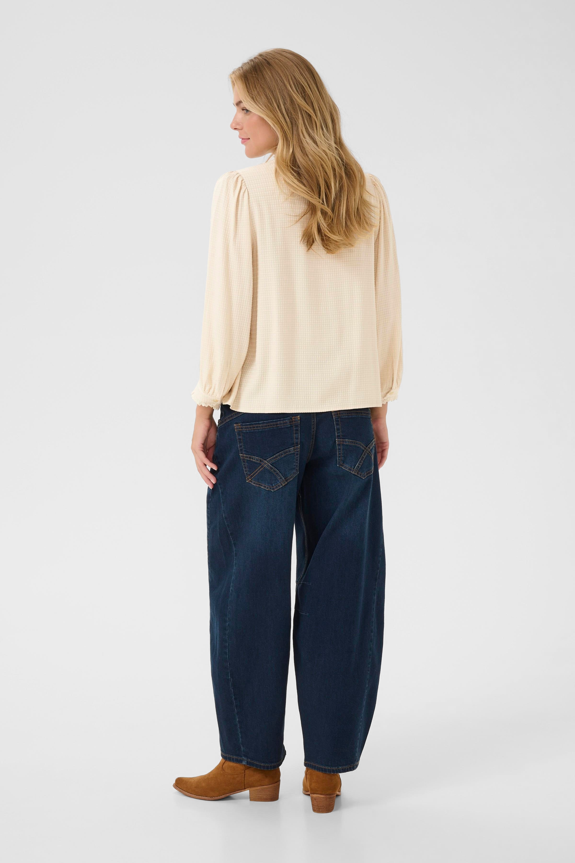 CRNella Shirt LOOKBOOK BACK 10614173-130905
