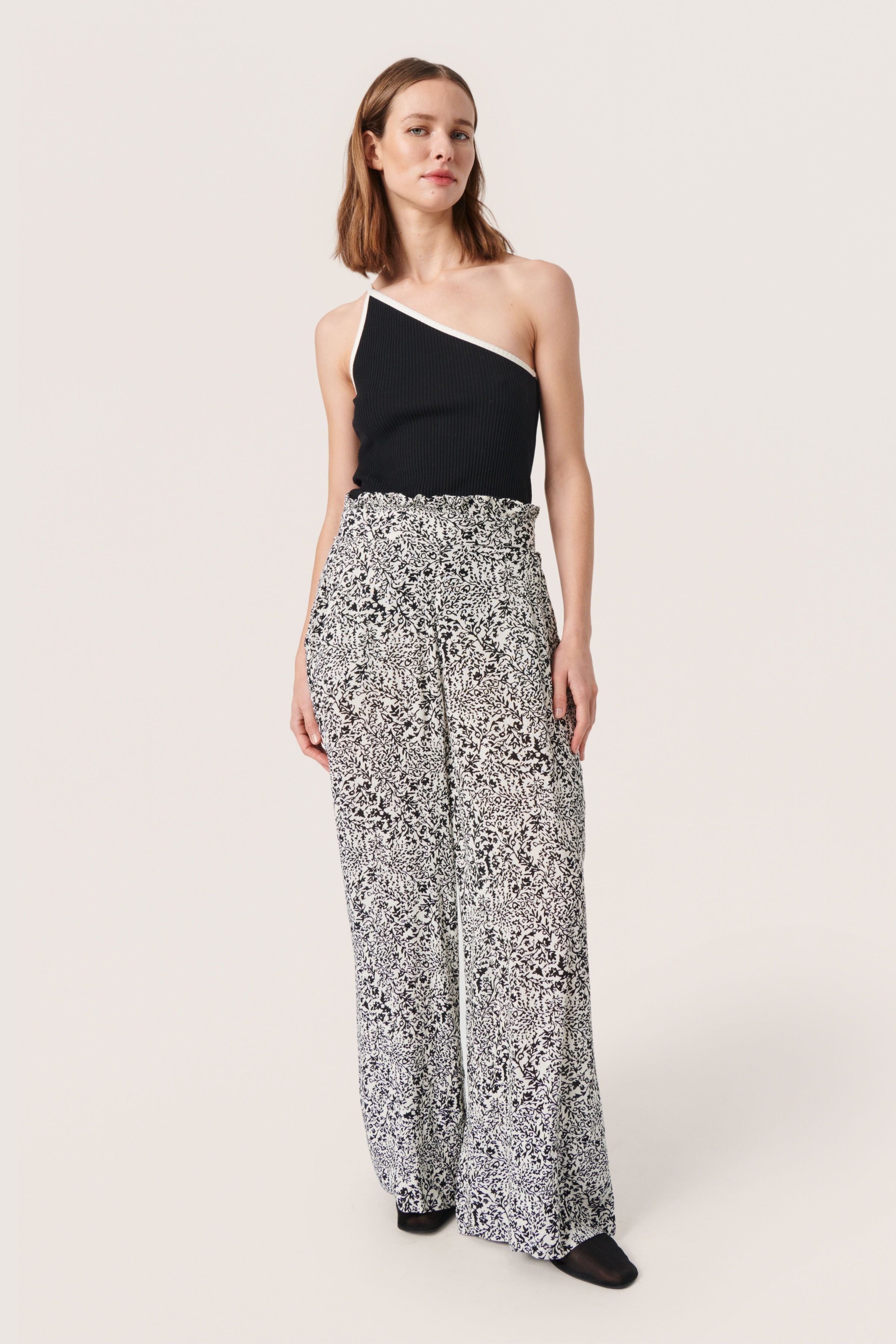 SLZaya Trousers LOOKBOOK FRONT 30406693-302707