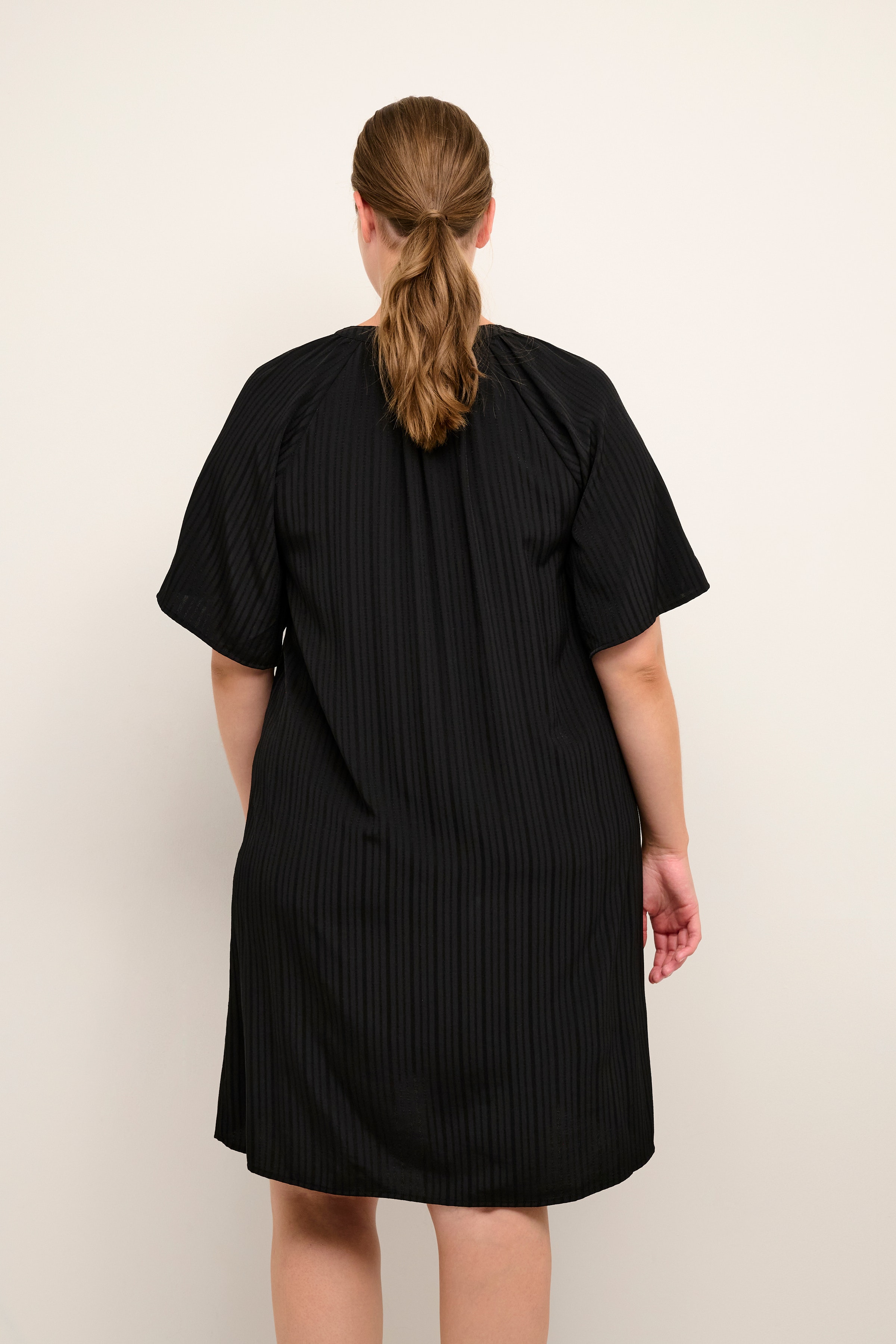 KCdanni Kleid LOOKBOOK BACK 10581556-100121