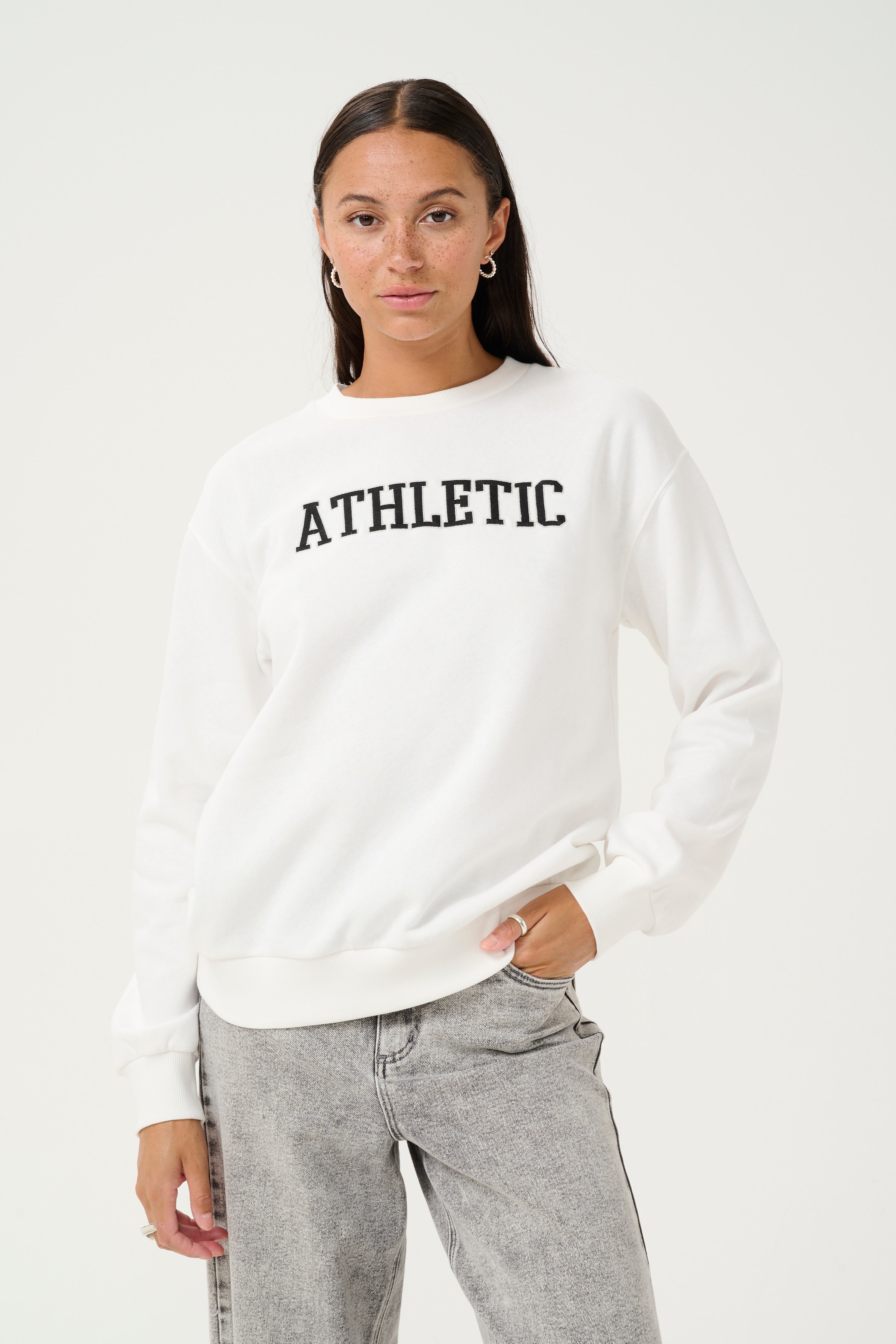 KAviola Sweatshirt LOOKBOOK FRONT 10509722-110602