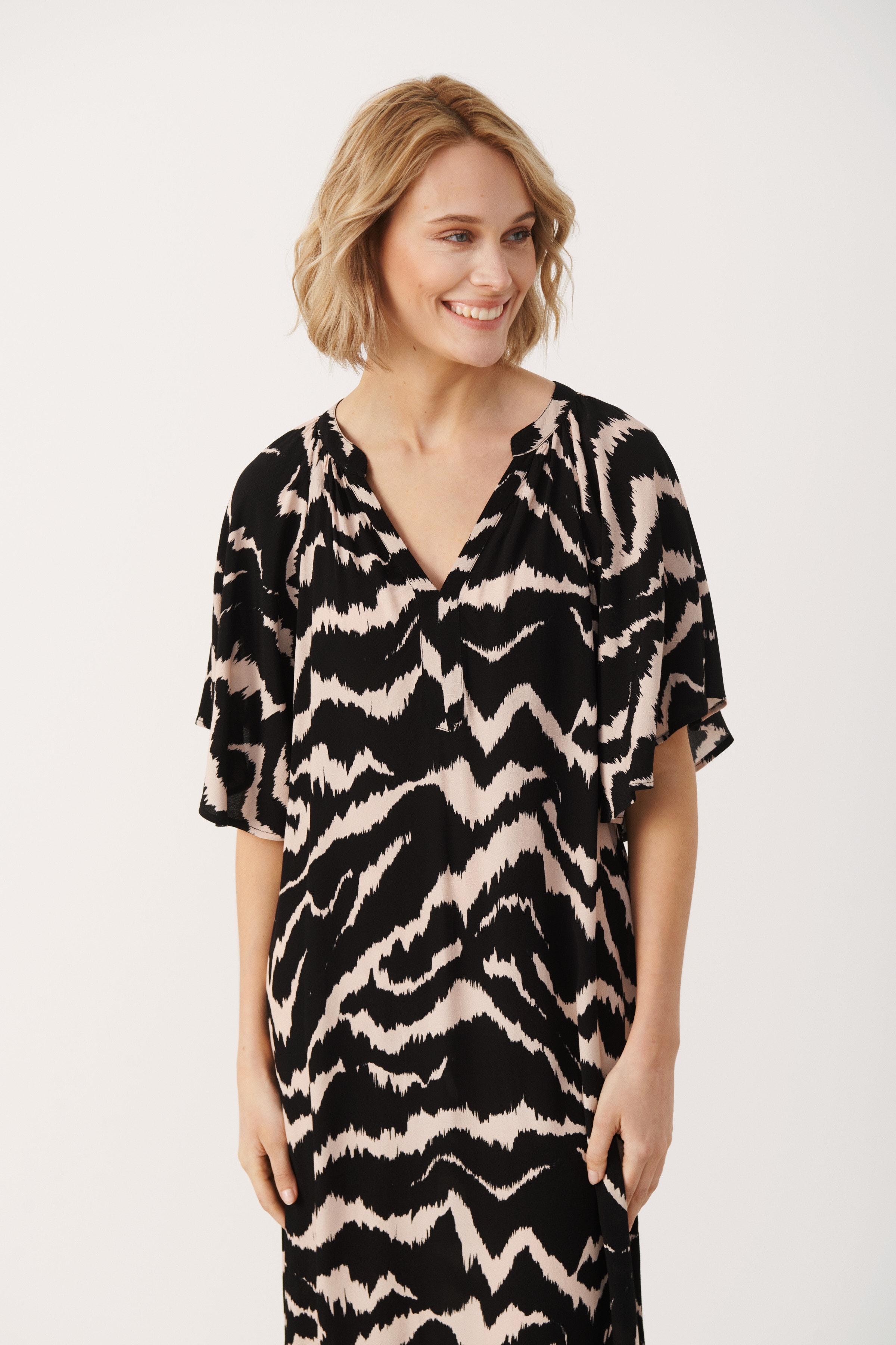 OtheniaPW Dress LOOKBOOK FRONT 30306981-301431