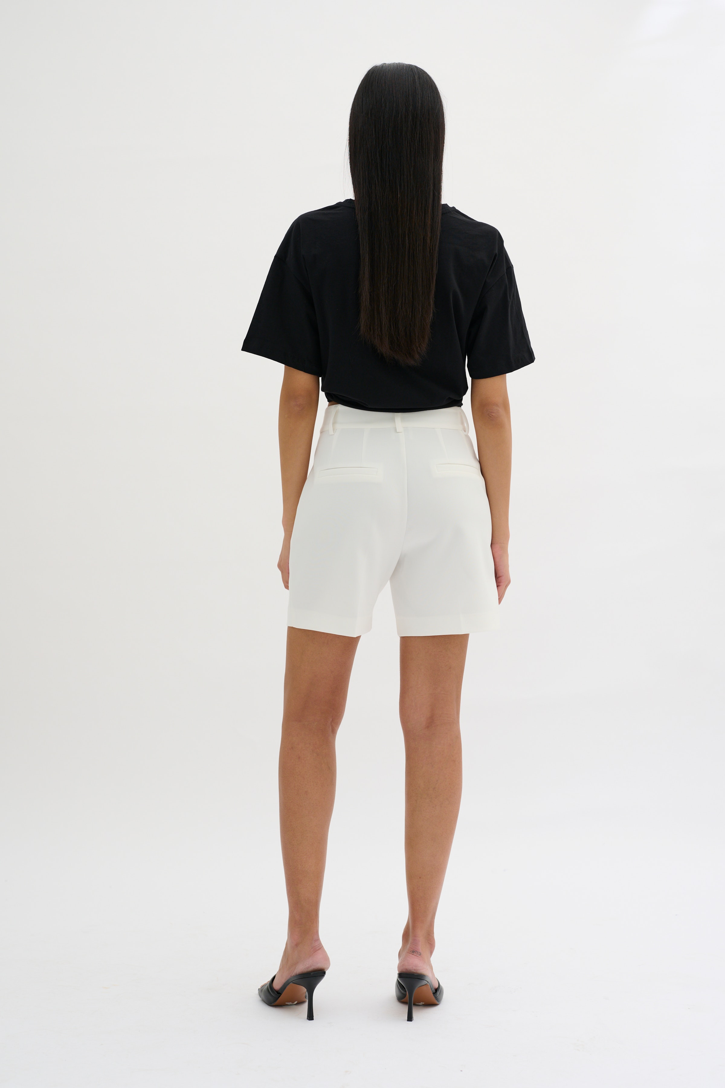 YolaMW Shorts LOOKBOOK BACK 10704245-110602