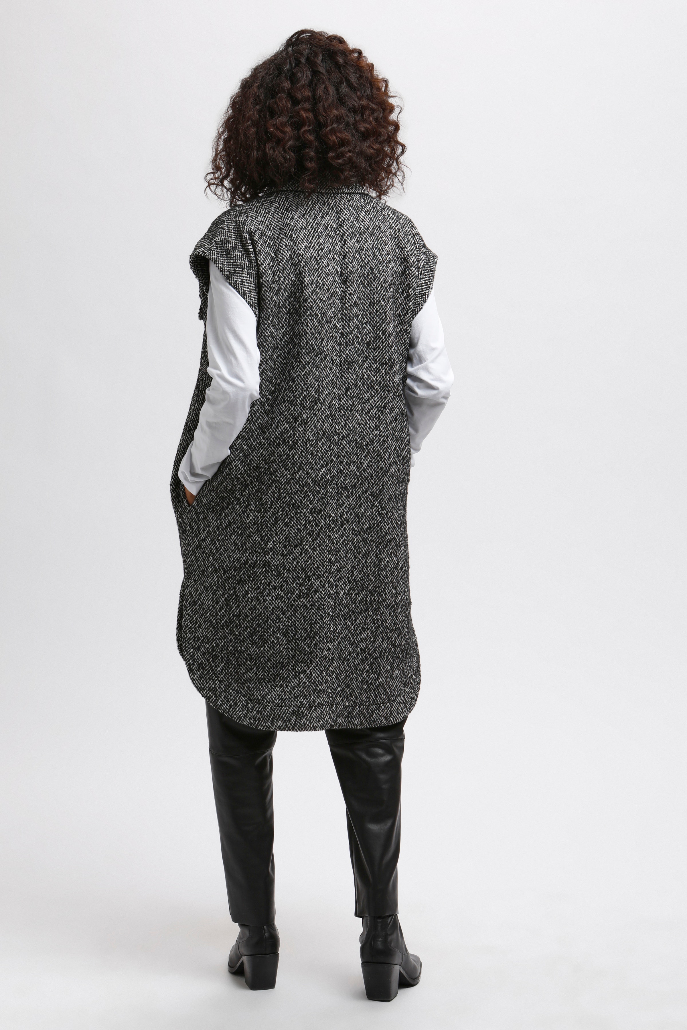 KAtiria Vest LOOKBOOK BACK 10505720-101634