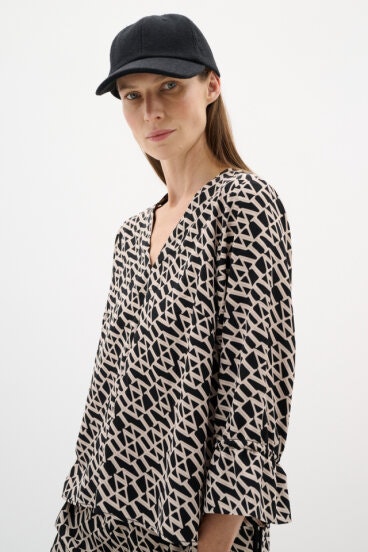 AileyIW Cap LOOKBOOK FRONT 30110711-194008