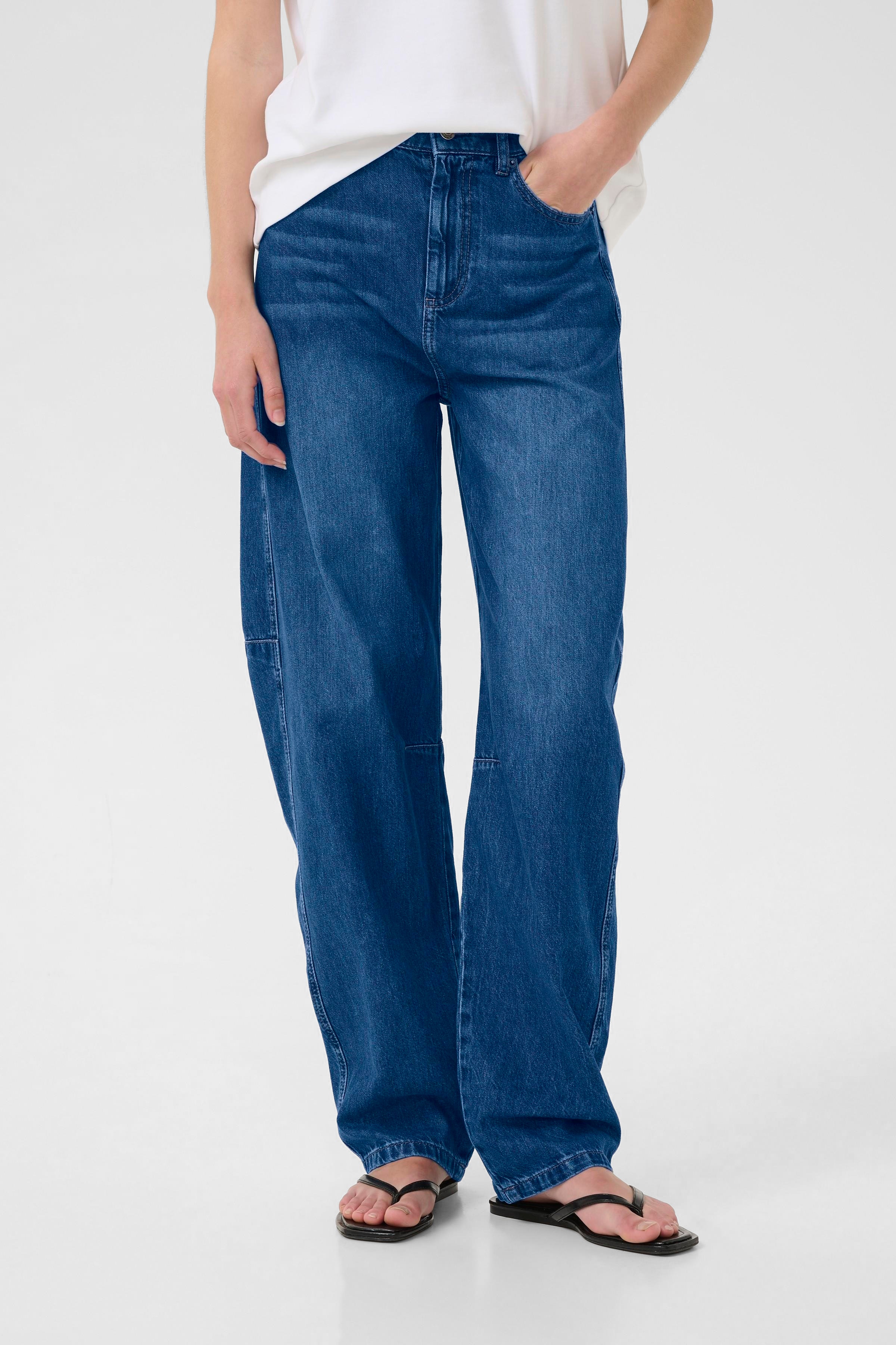 NaavaIW Barrel Jeans LOOKBOOK FRONT 30110841-300325