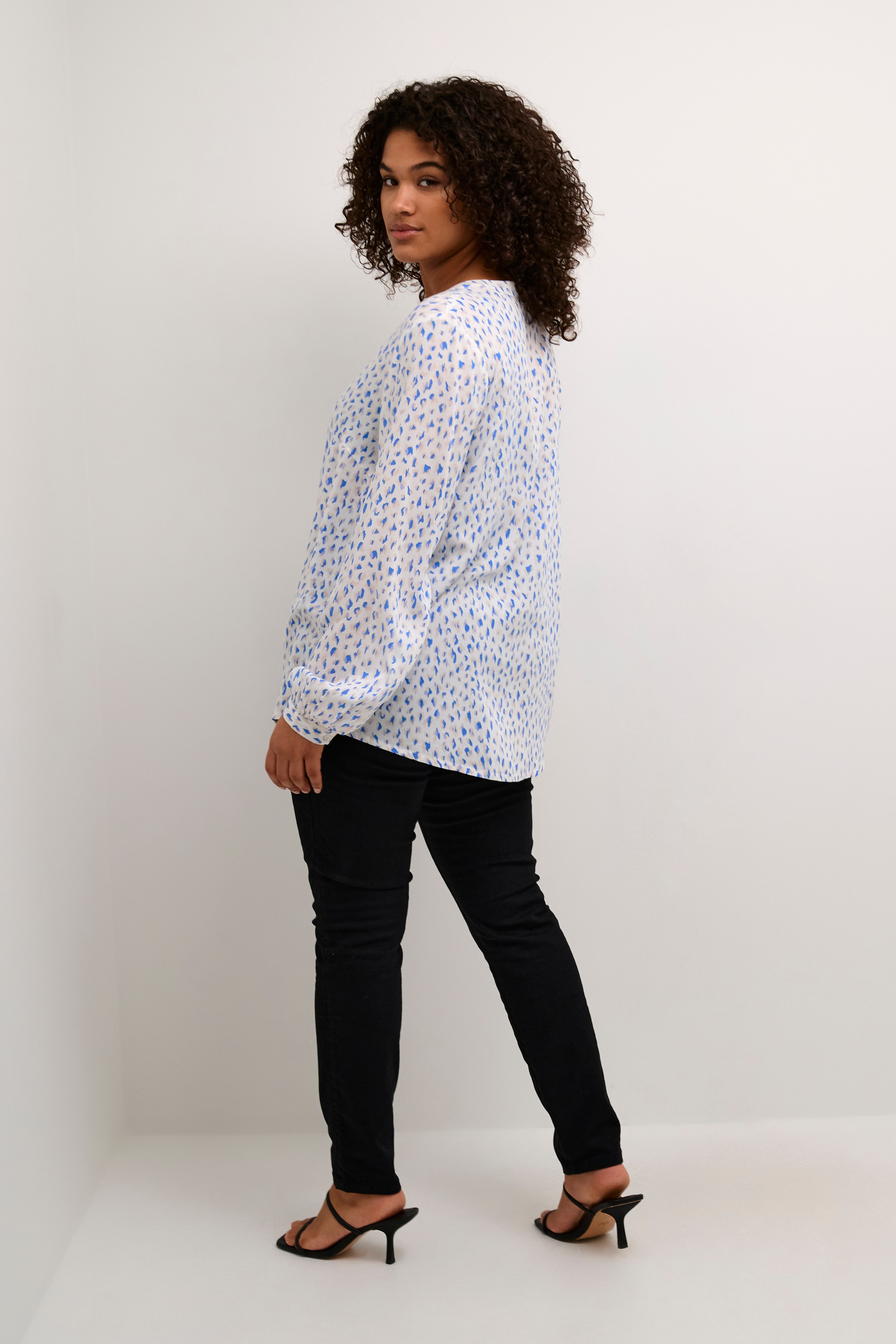 KCjalu Blouse LOOKBOOK BACK 10581031-106479