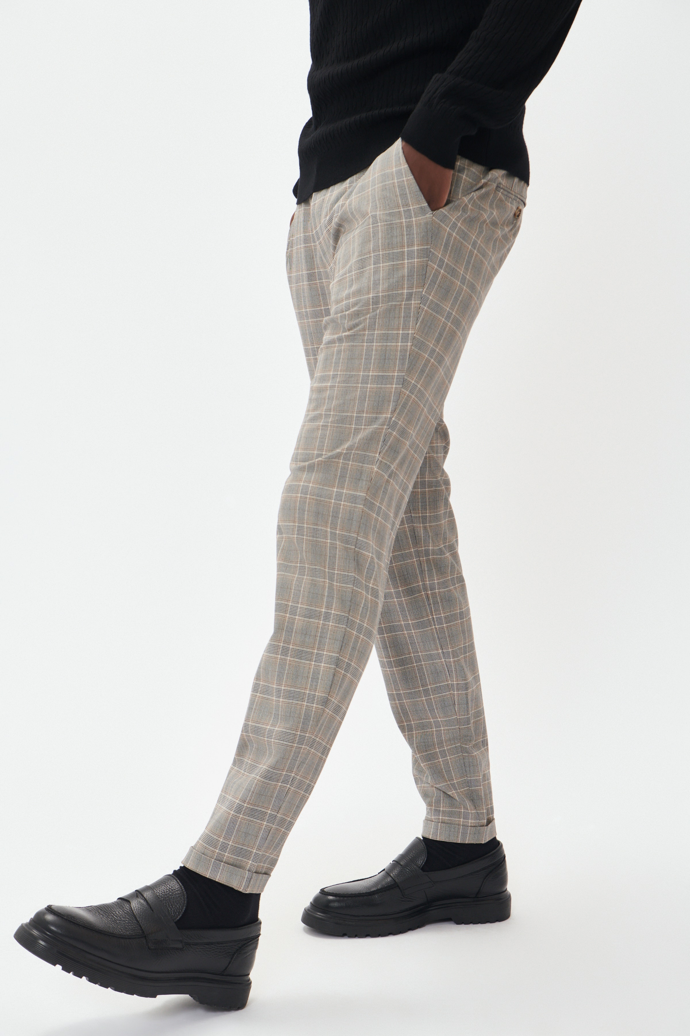 MAliam Bukser LOCATION NONE 30207329-190808