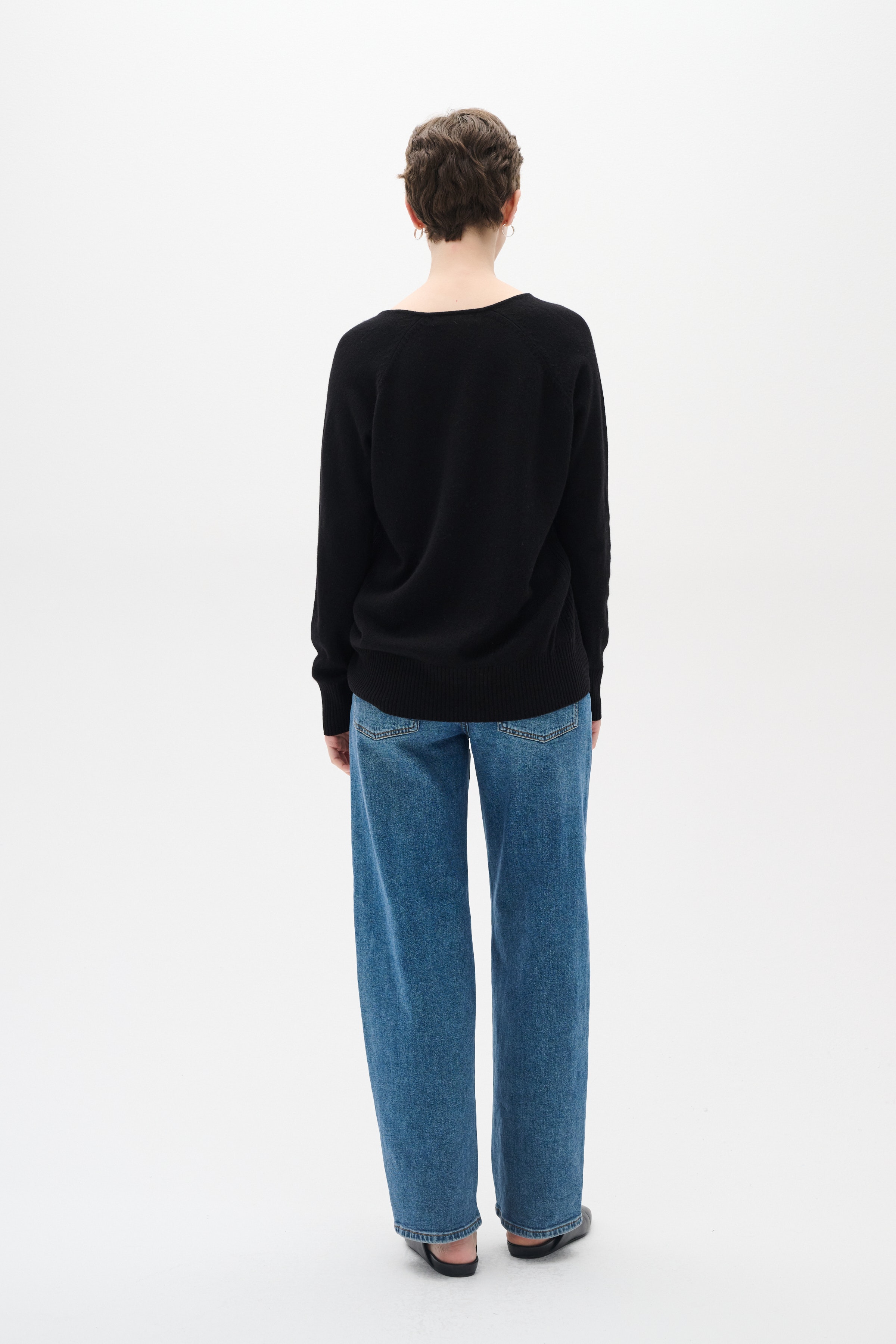 Lukka V-neck Cashmere Pullover LOOKBOOK BACK 30104240-10050