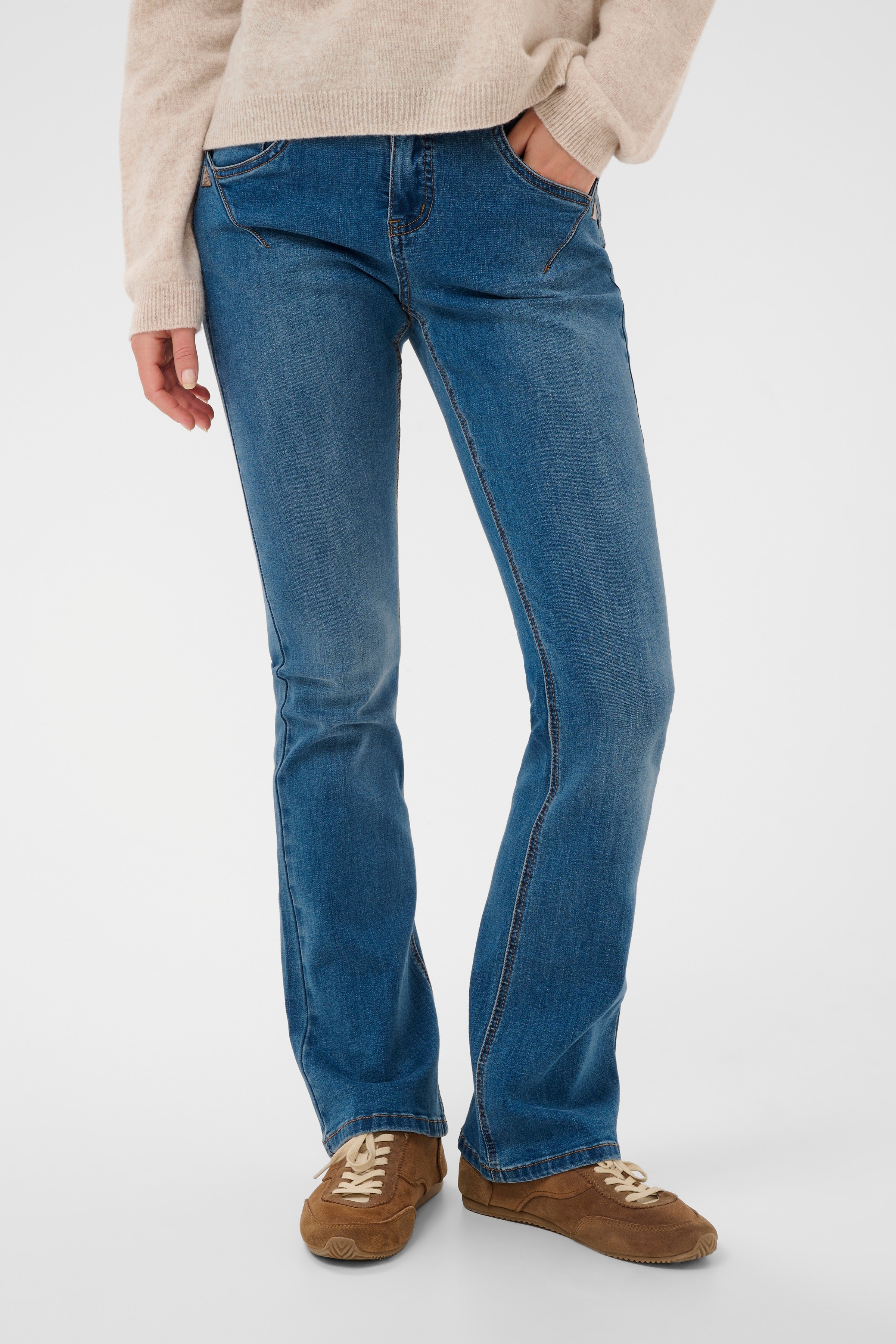 CRAmalie Bootcut Jeans LOOKBOOK FRONT 10650697-100116