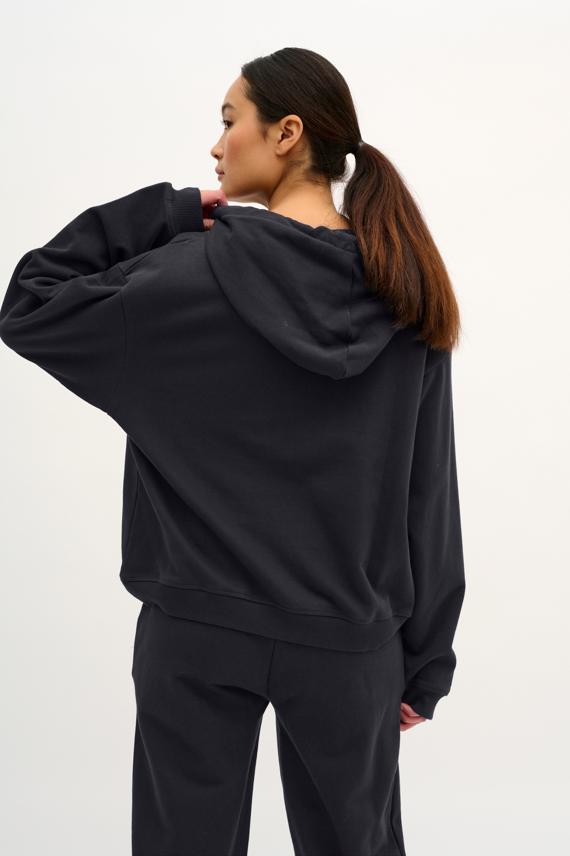 14 THE LOGO SWEAT LOOKBOOK BACK 10703779-100031