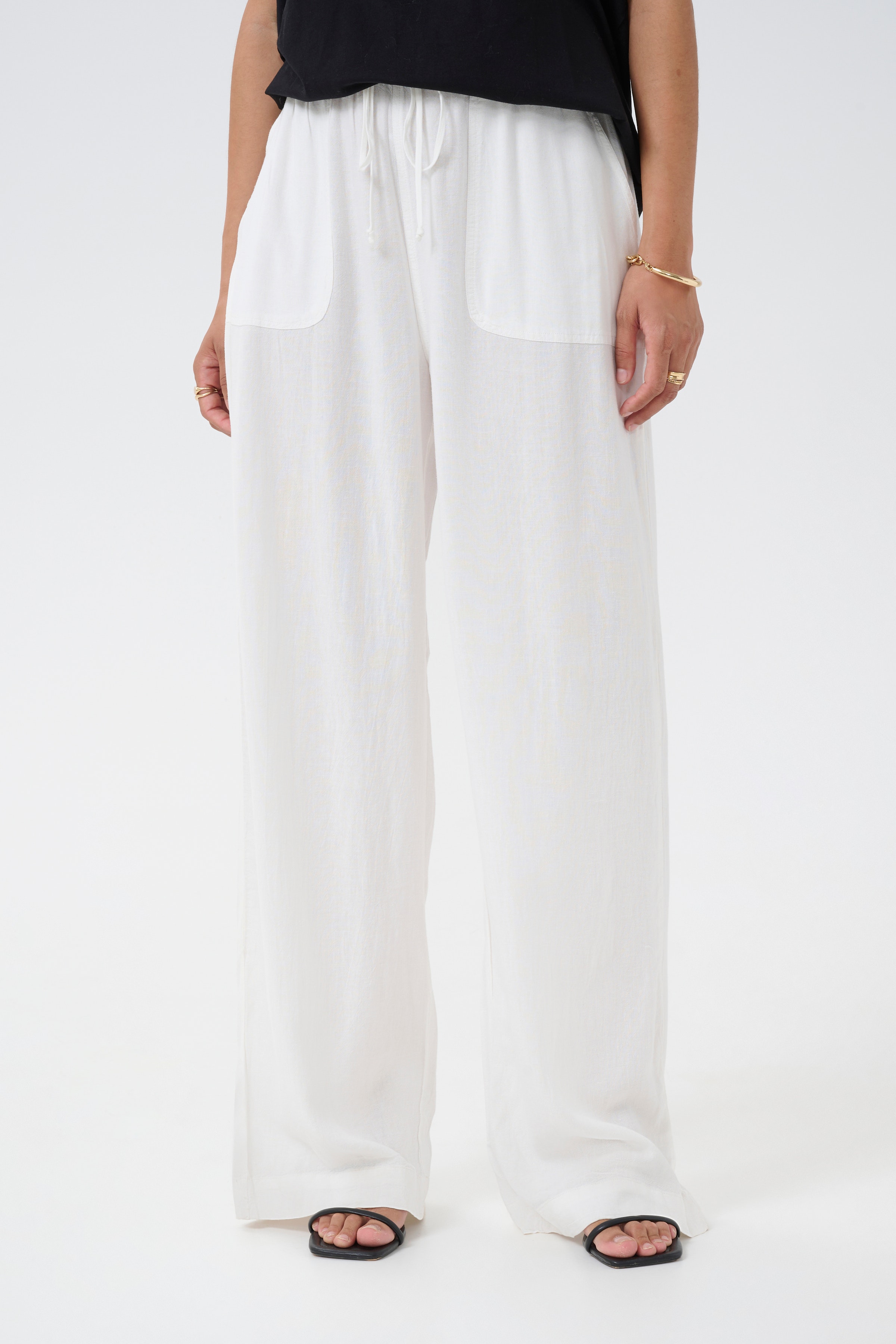 KAmilia Linen trousers LOOKBOOK FRONT 10508314-110602