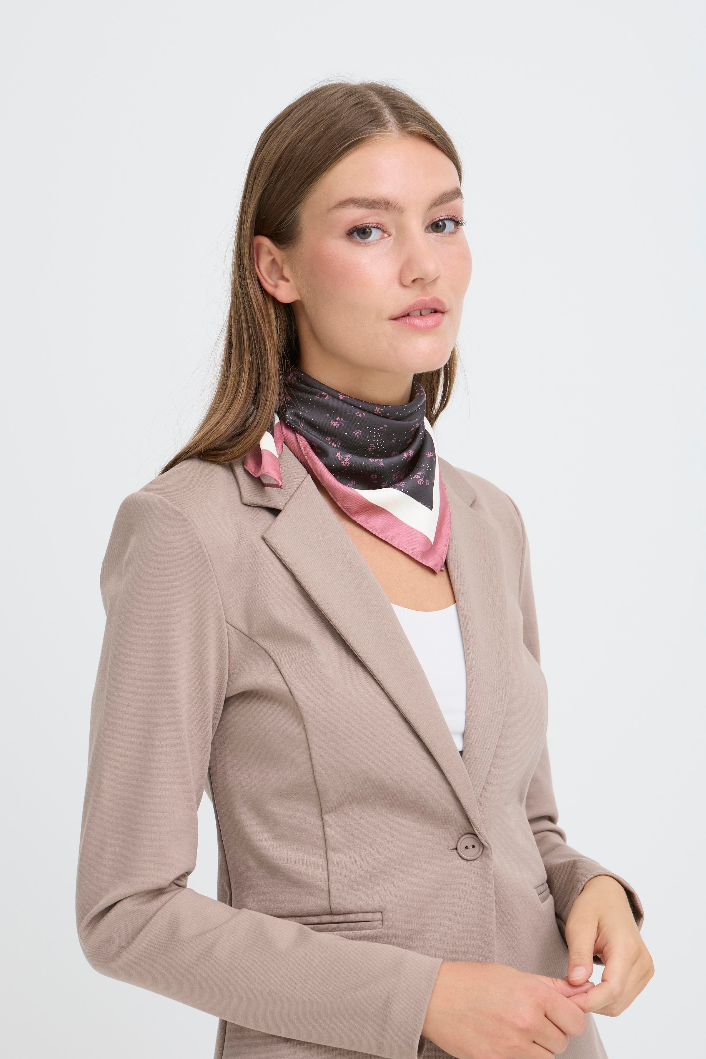 IALANORA Sjaal LOOKBOOK DETAIL 20124780-194008