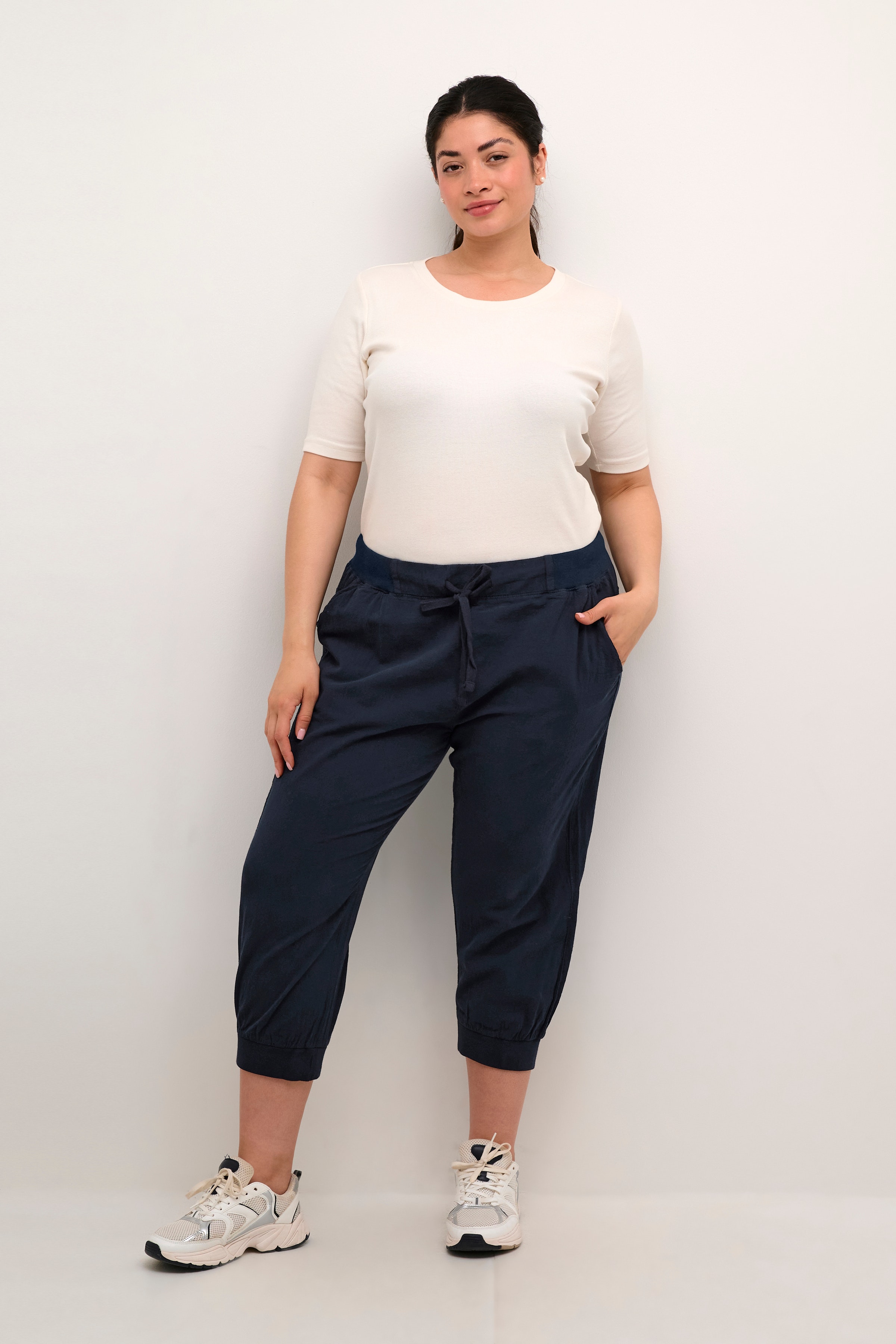 KCnana Pantalon Capri LOOKBOOK FRONT 10580057-194020