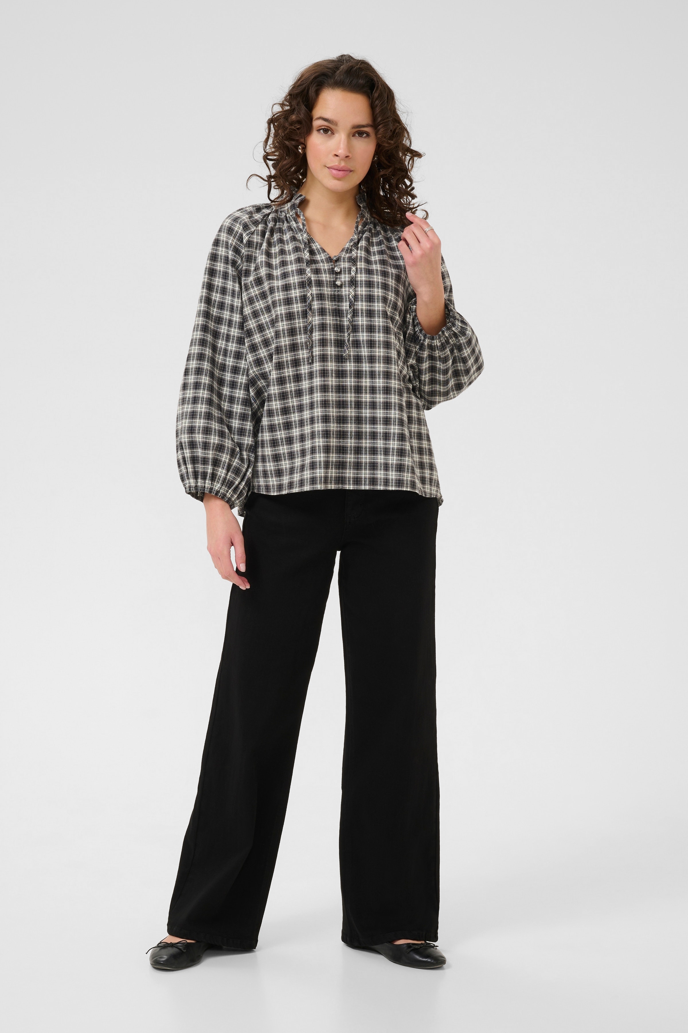KAelna Blouse LOOKBOOK FRONT 10510745-108369