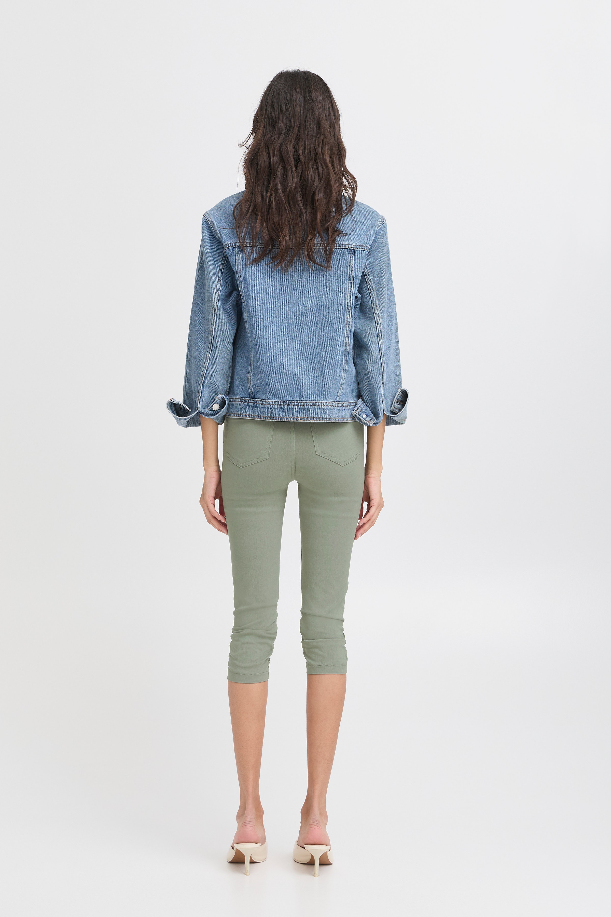BYKEIRA Capribyxor LOOKBOOK BACK 20805611-176212