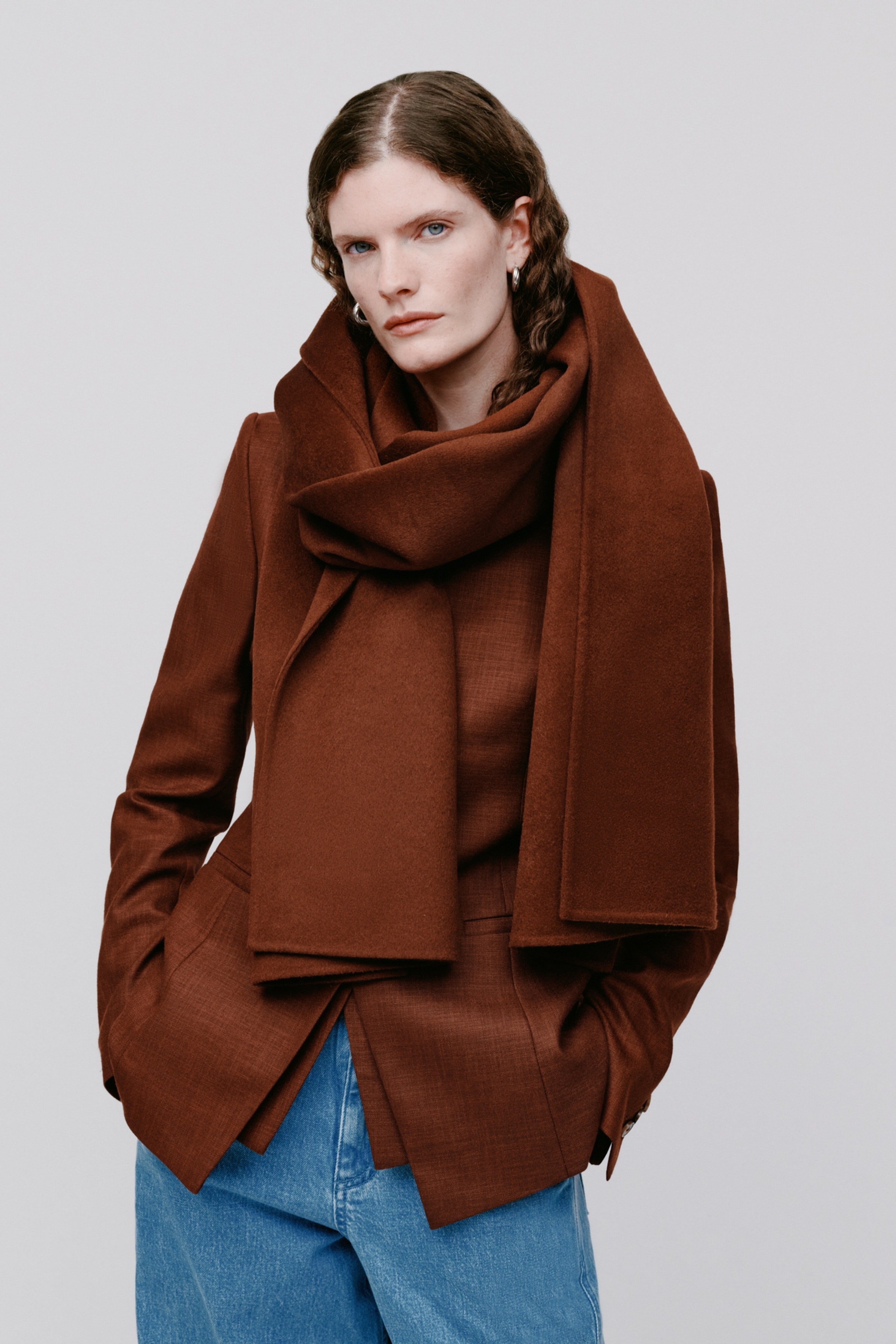 AMY SCARF LOOKBOOK FRONT 30600714-BR248