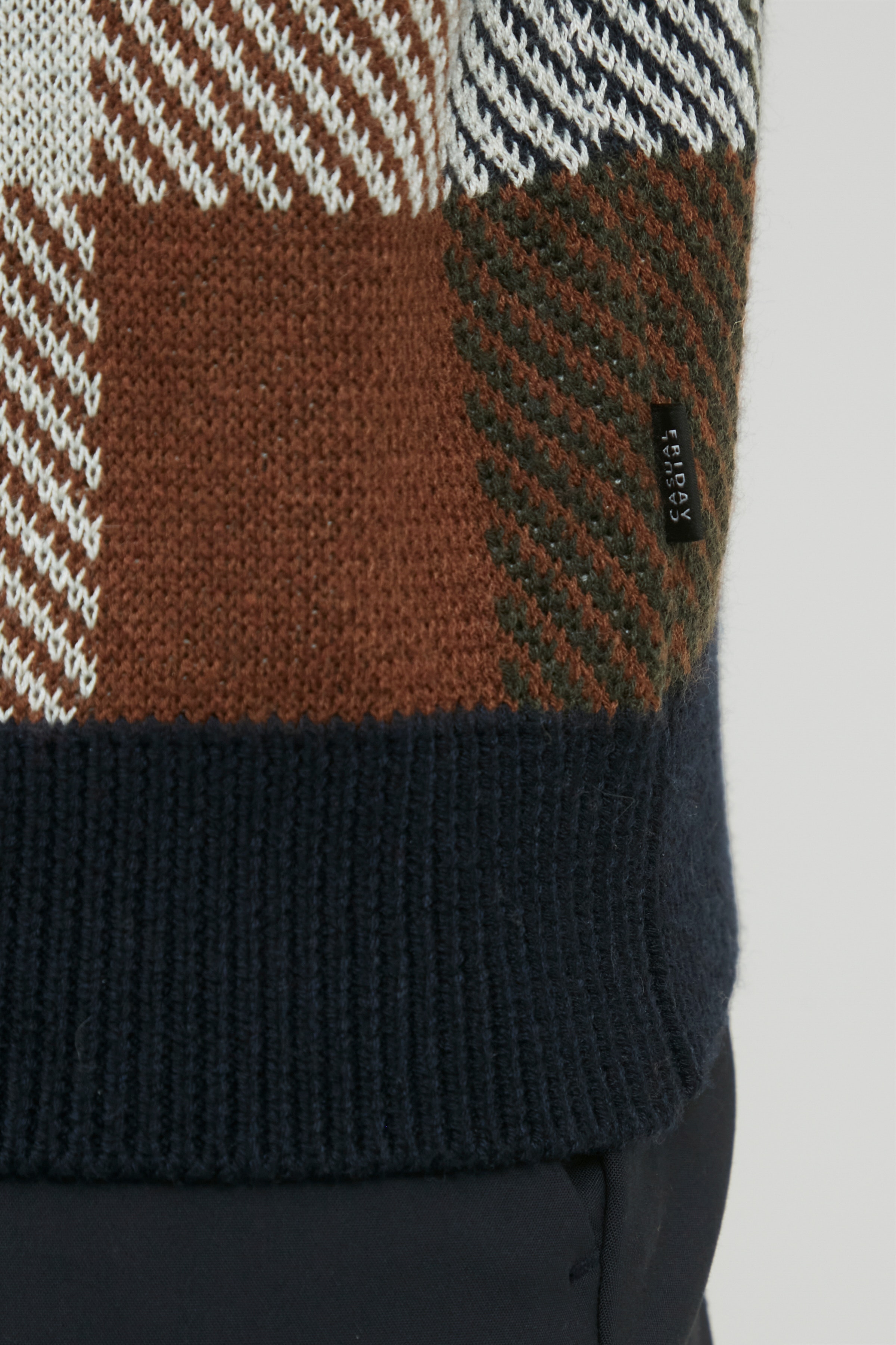 CFKARL PULLOVER LOOKBOOK DETAIL 20504096-193923