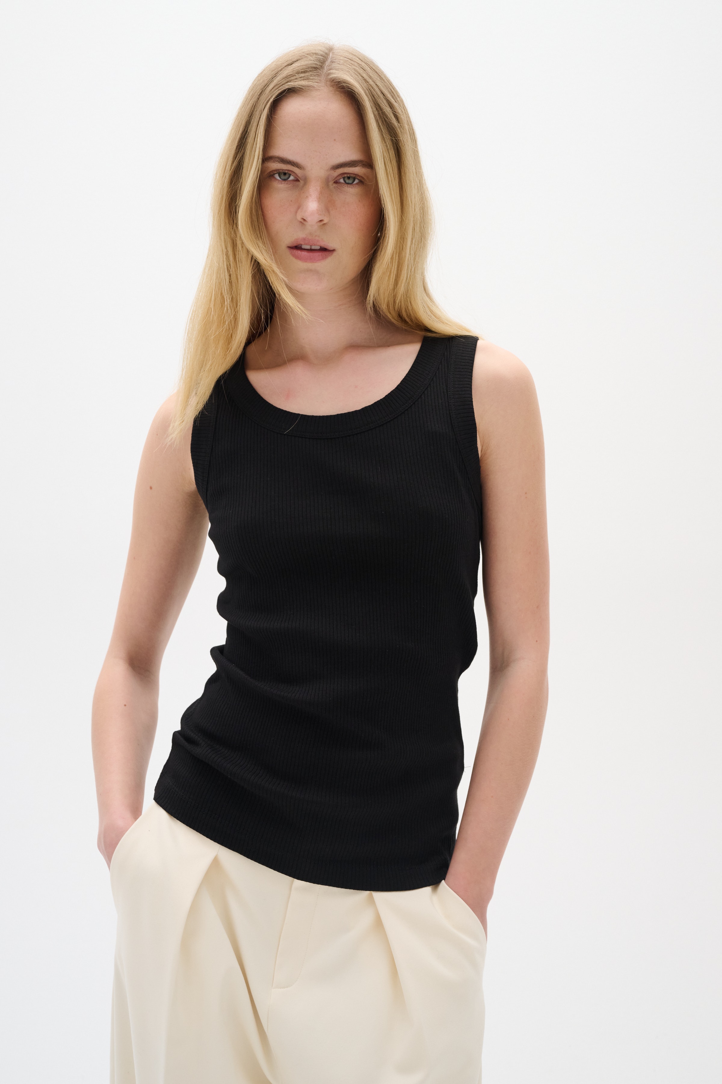 DagnaIW Top LOOKBOOK FRONT 30106466-194008