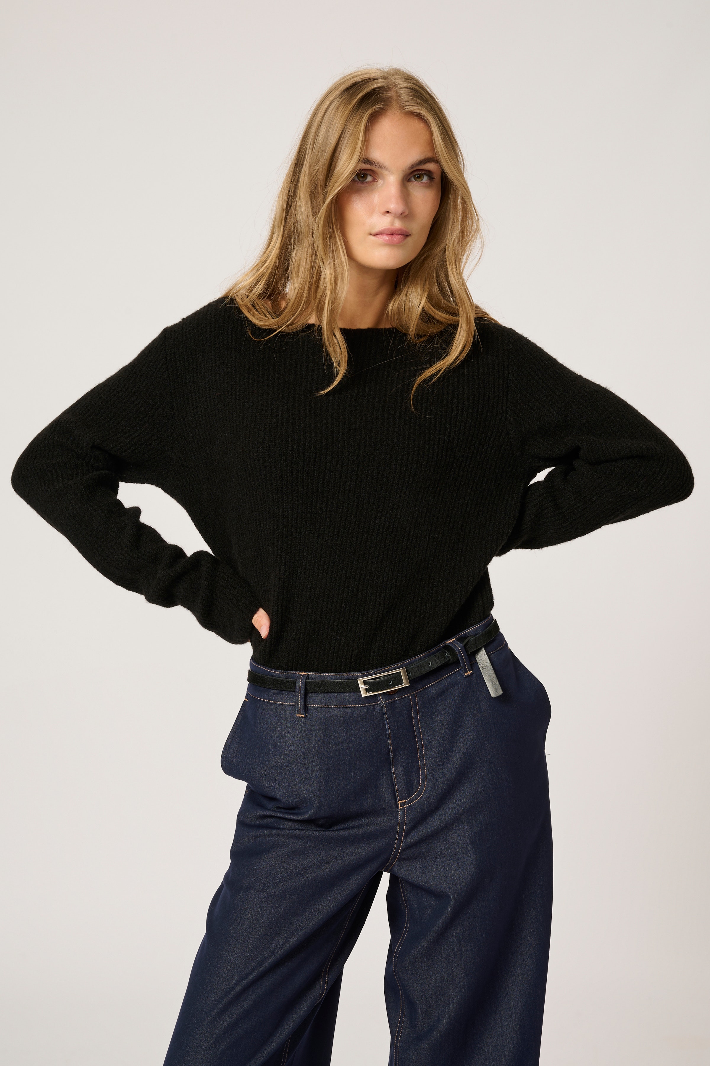 LunaMW Boatneck Pullover LOOKBOOK FRONT 10704955-100031